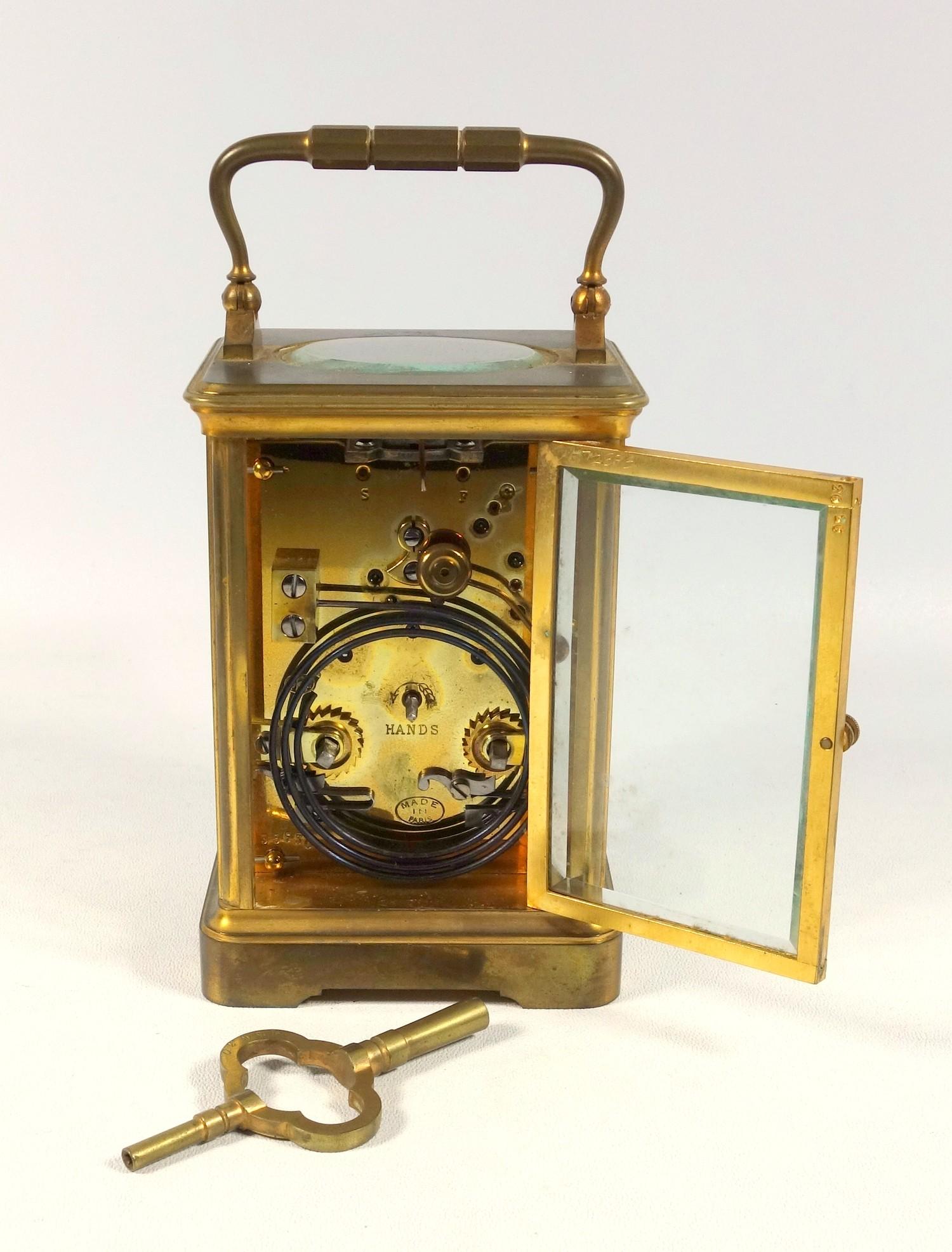 EARLY 20TH CENTURY FRENCH CARRIAGE CLOCK WITH A WHITE ENAMEL DIAL ENCLOSING AN EIGHT DAY MOVEMENT, - Image 6 of 9