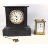 LATE 19TH CENTURY FRENCH MANTEL TIMEPIECE WITH A CIRCULAR WHITE ENAMELLED DIAL ENCLOSING AN EIGHT DY