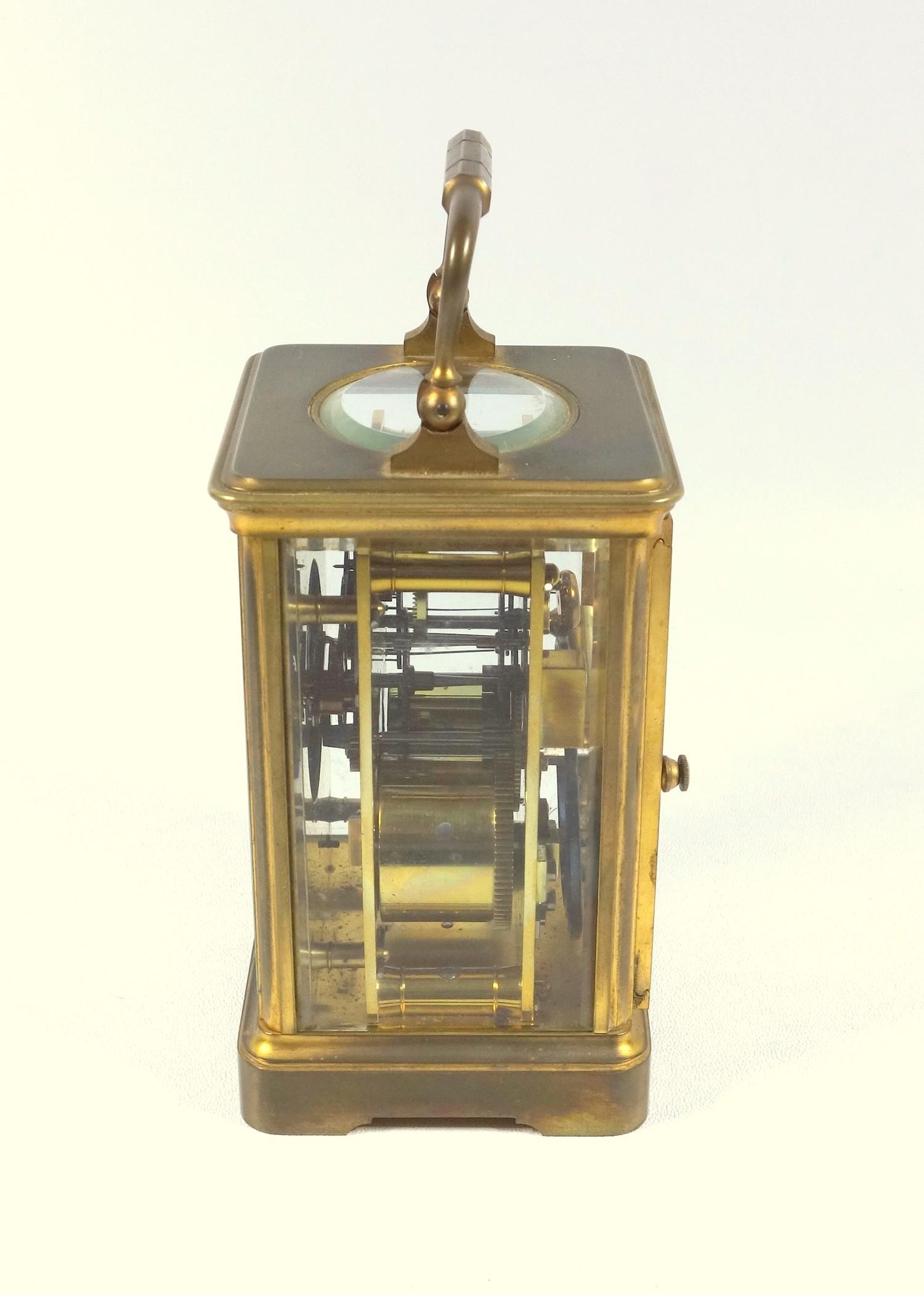 EARLY 20TH CENTURY FRENCH CARRIAGE CLOCK WITH A WHITE ENAMEL DIAL ENCLOSING AN EIGHT DAY MOVEMENT, - Image 5 of 9