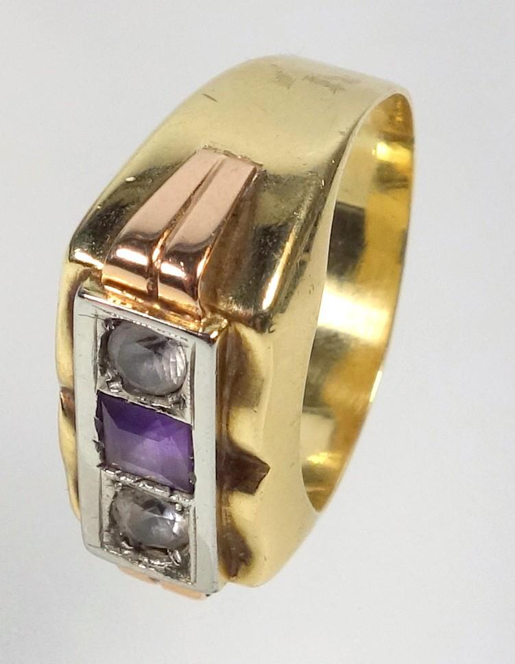 YELLOW METAL RING SET AMETHYST AND TWO WHITE STONES, STAMPED 750, GROSS 6.2 GRAMS. - Image 5 of 5