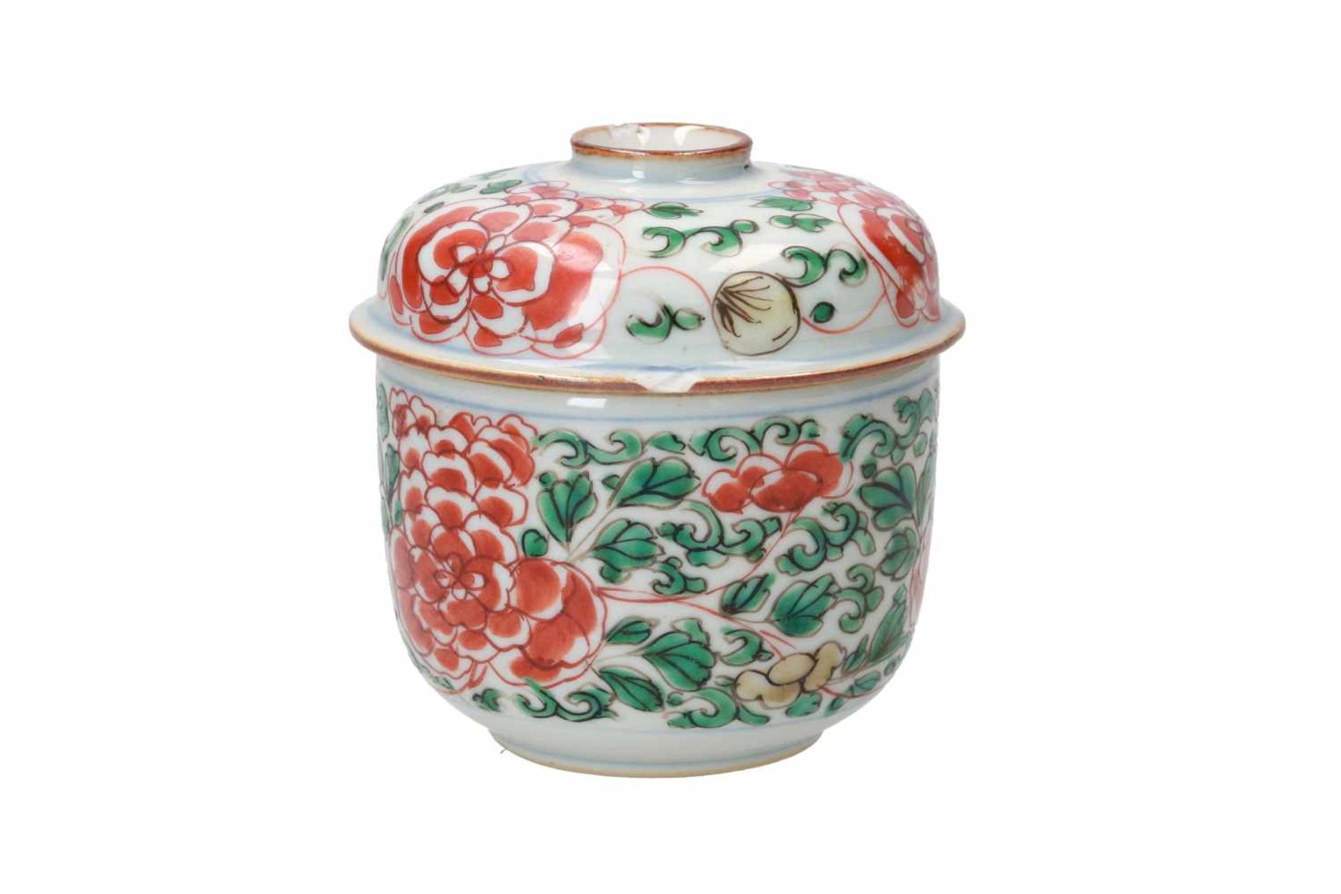 A polychrome porcelain lidded jar, decorated with leaves and flowers. Unmarked. China, Qianlong. - Bild 3 aus 5
