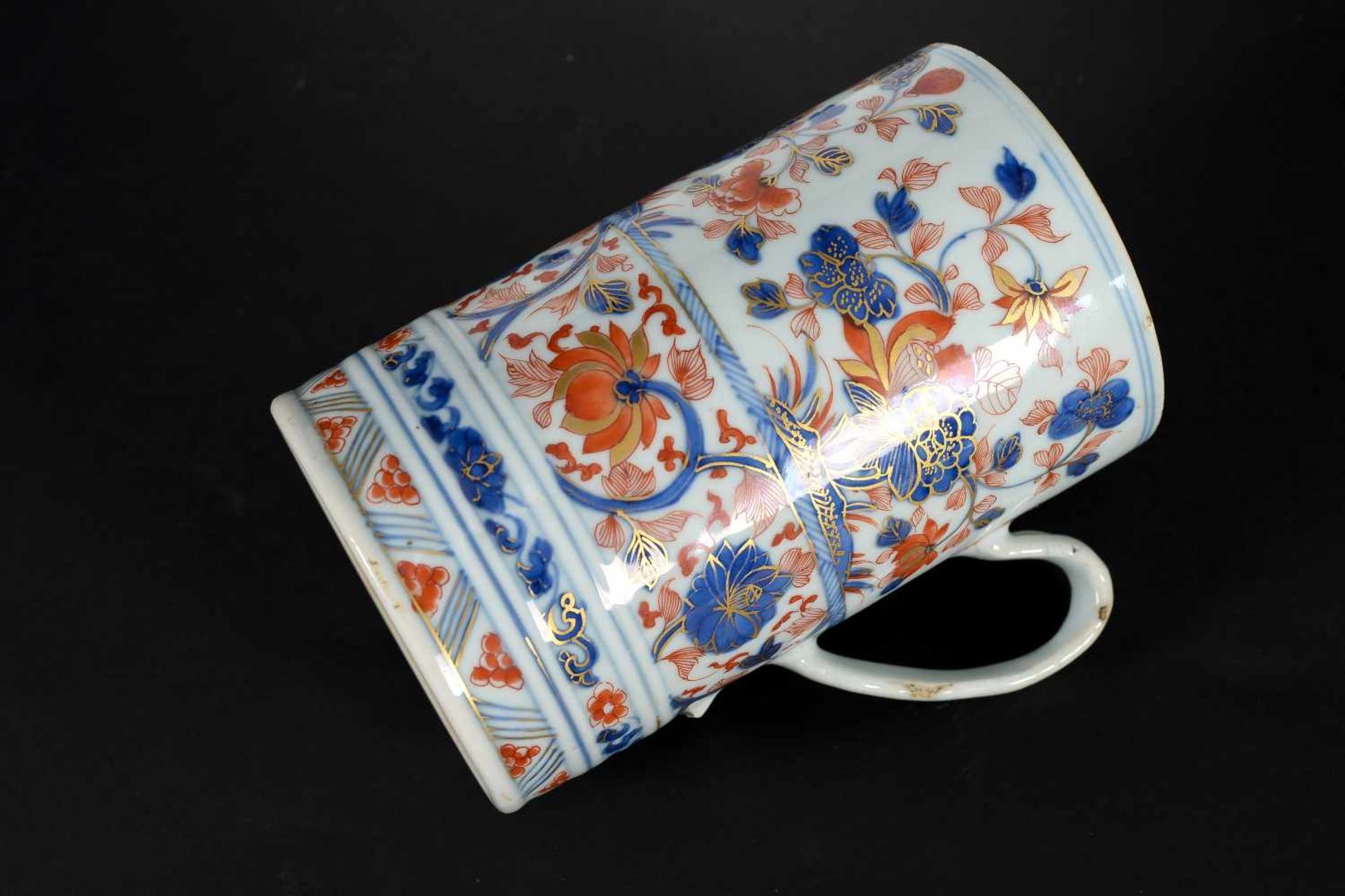 An Imari porcelain beer mug, decorated with flowers. Unmarked. China, Qianlong. - Bild 5 aus 8