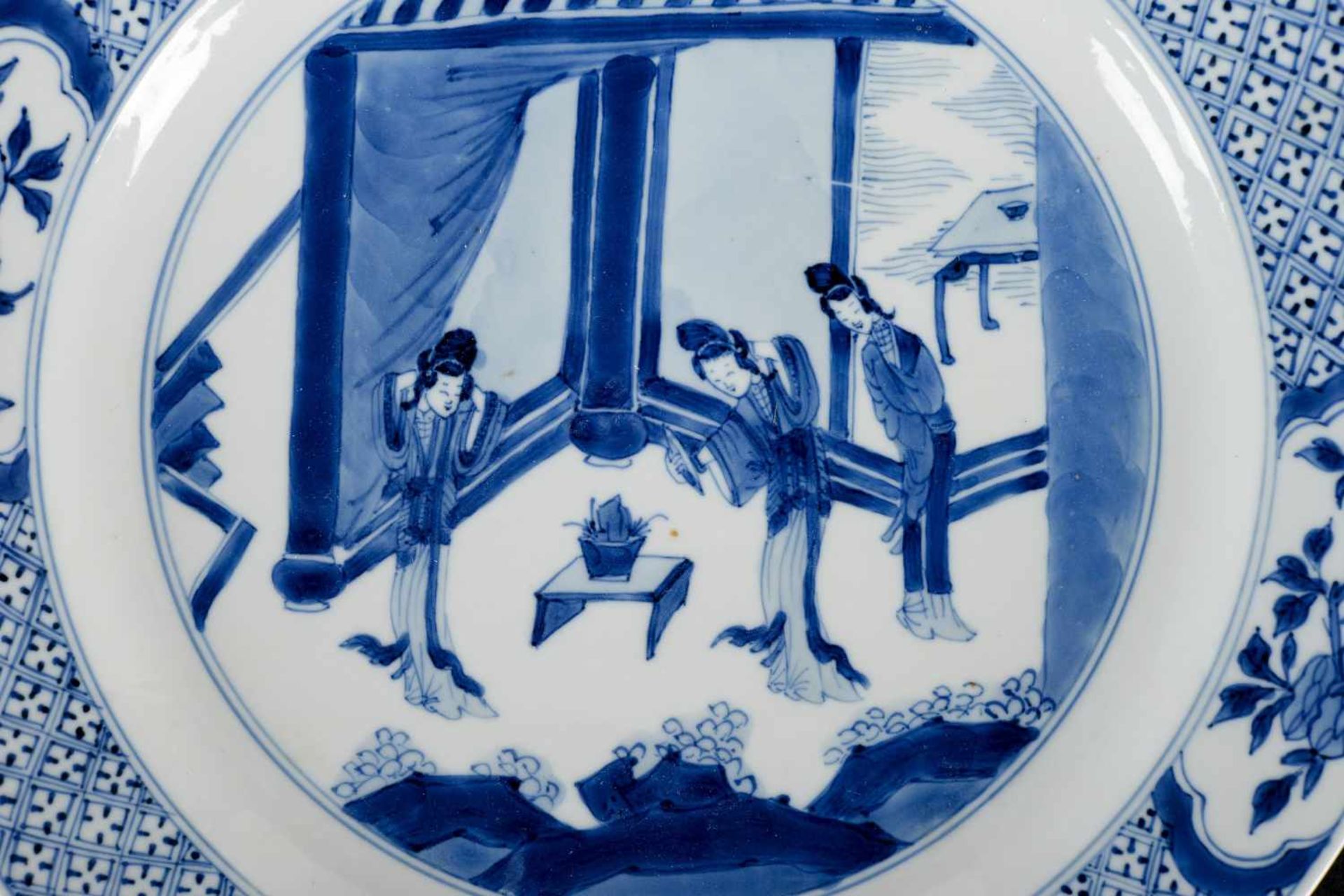 Two blue and white porcelain dishes, decorated with long Elizas in interior. Marked with 6-character - Bild 5 aus 8