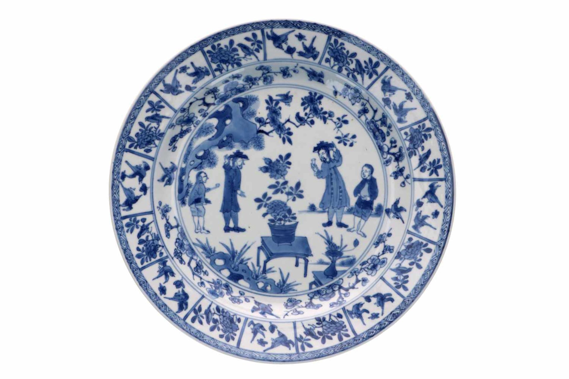 A pair of blue and white Chine de Commande porcelain dishes, decorated with flowers, birds and - Bild 2 aus 5