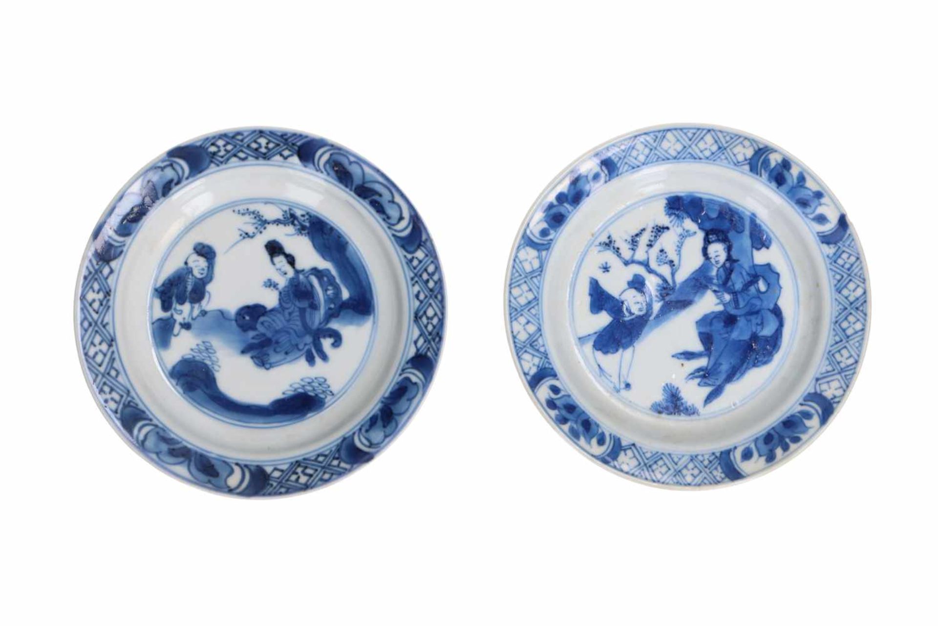 A set of 13 blue and white porcelain saucers, decorated with figures. Marked with 4-character - Bild 11 aus 11