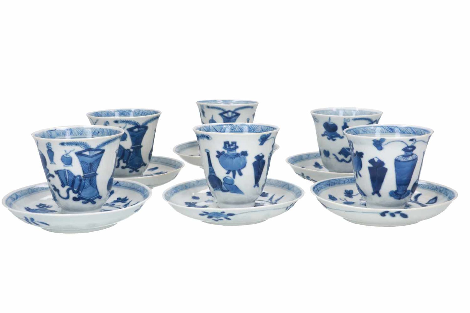 A set of six blue and white porcelain cups with saucers, decorated with antiquities and flowers. - Bild 3 aus 13