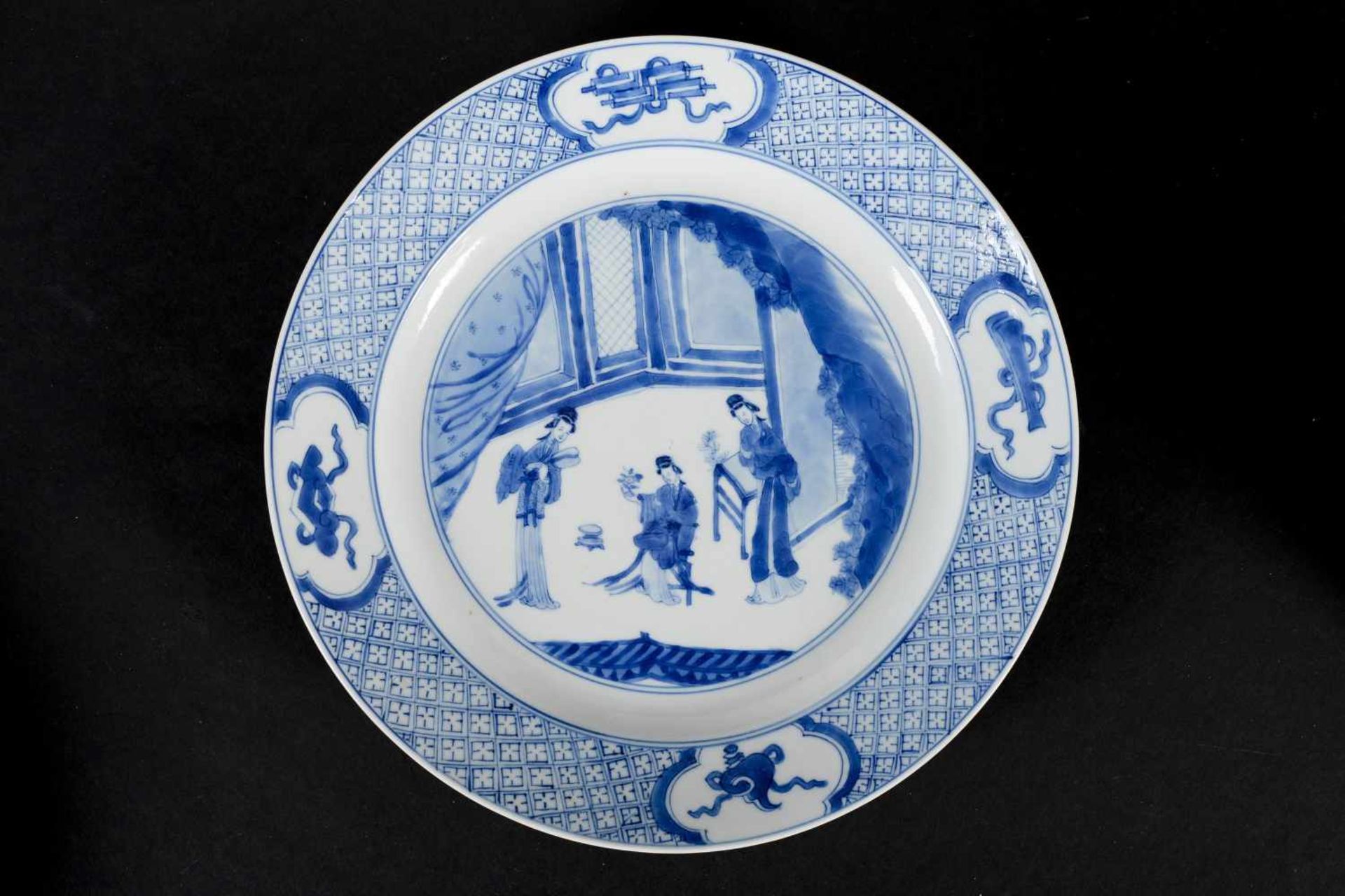 Two blue and white porcelain dishes, decorated with long Elizas in interior. Marked with 6-character - Bild 7 aus 8