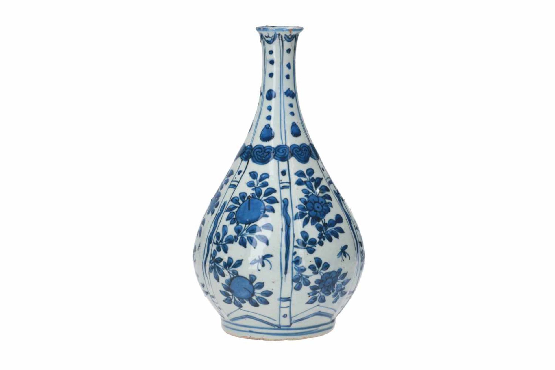 A lobed blue and white porcelain vase, decorated with flowers and fruits. Unmarked. China, Wanli.