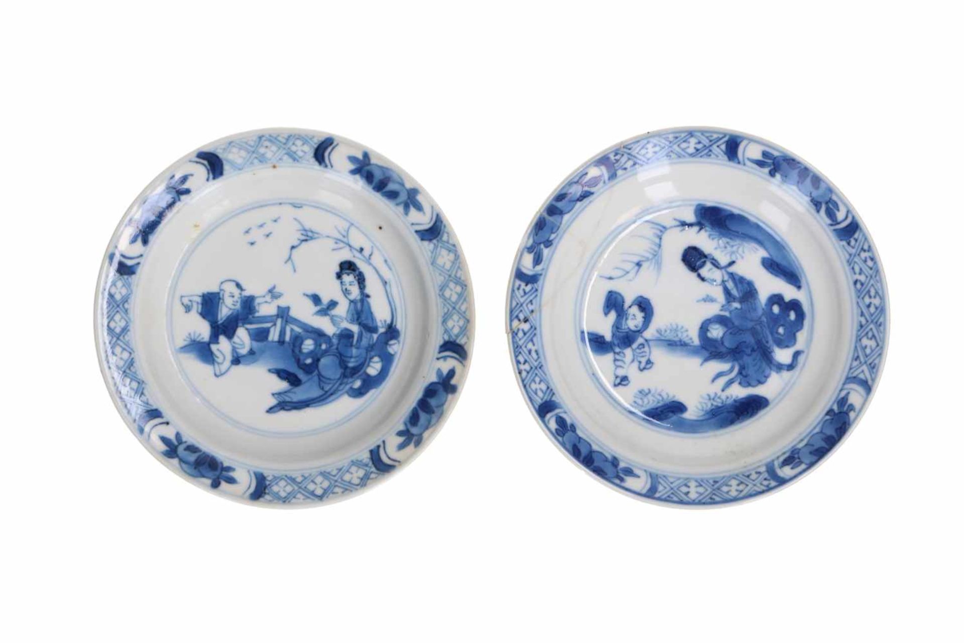 A set of 13 blue and white porcelain saucers, decorated with figures. Marked with 4-character - Bild 10 aus 11