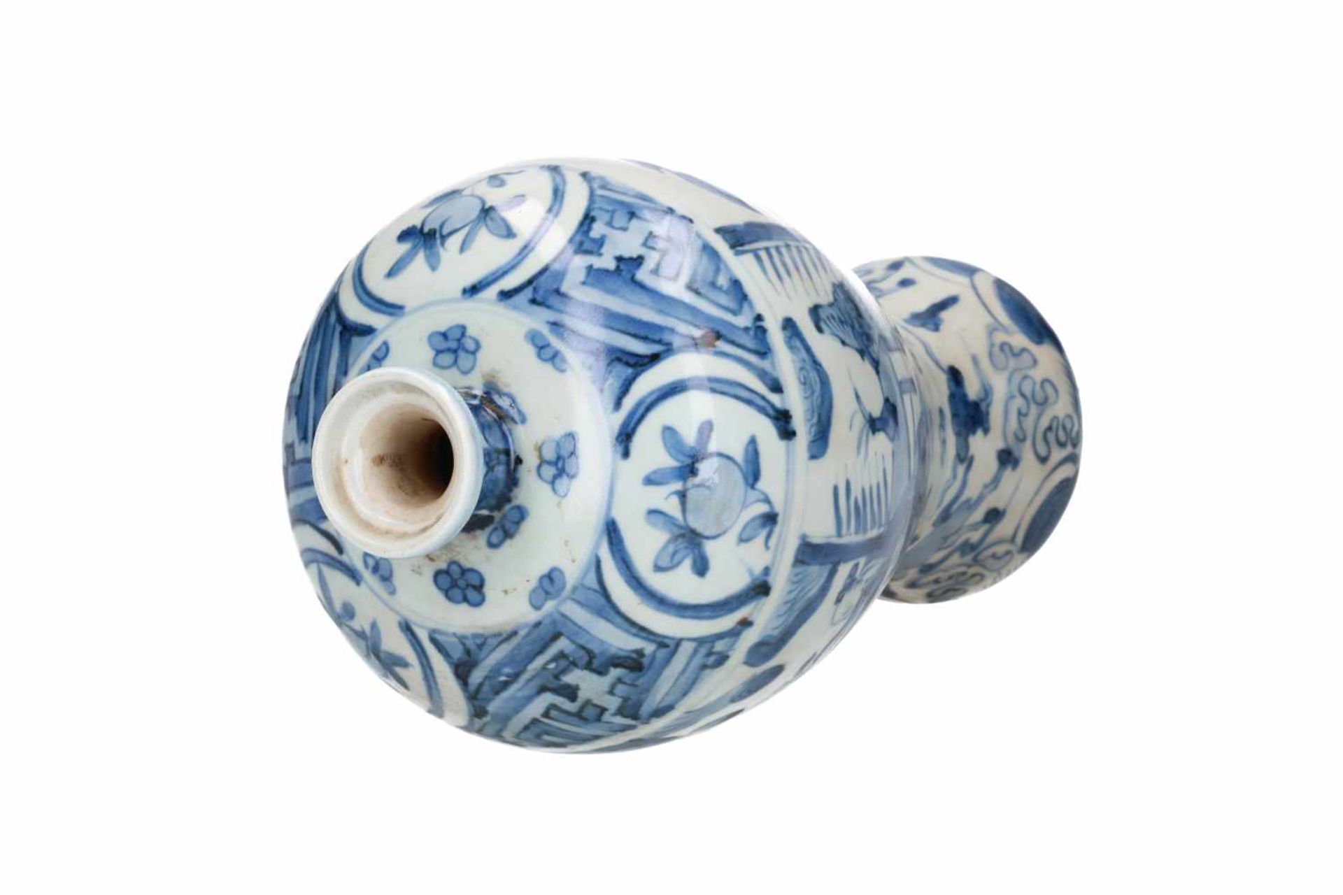 A blue and white porcelain Meiping vase, decorated with figures, horses and fruits. Unmarked. China, - Bild 5 aus 6