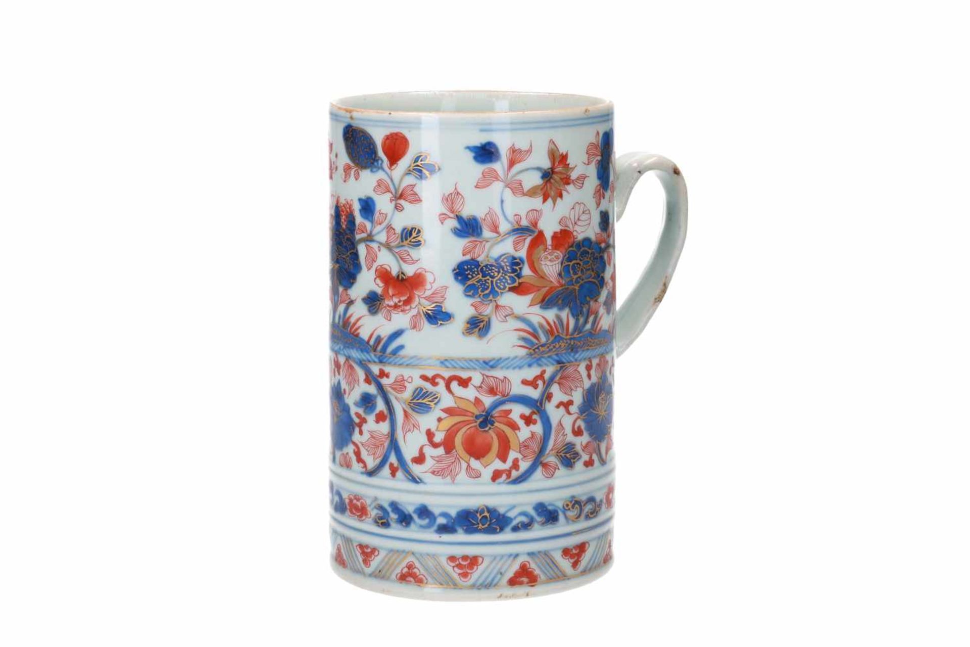 An Imari porcelain beer mug, decorated with flowers. Unmarked. China, Qianlong.