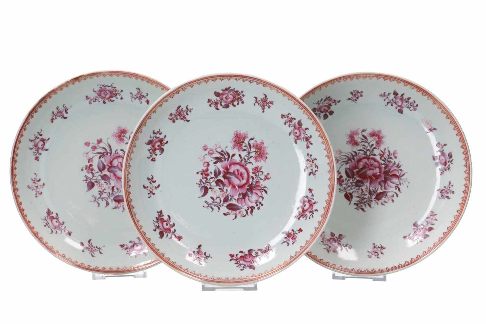Lot of seven diverse porcelain dishes, decorated with flowers, 1) set of three Imari porcelain - Bild 3 aus 4