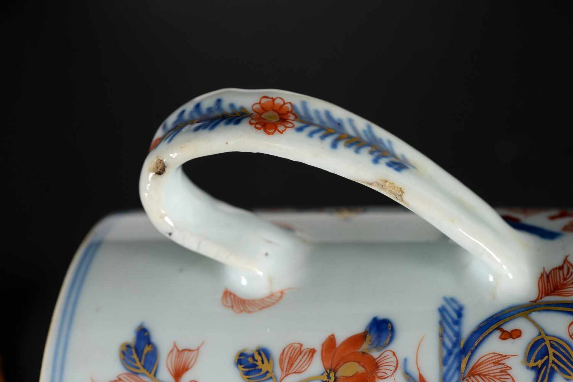 An Imari porcelain beer mug, decorated with flowers. Unmarked. China, Qianlong. - Bild 7 aus 8