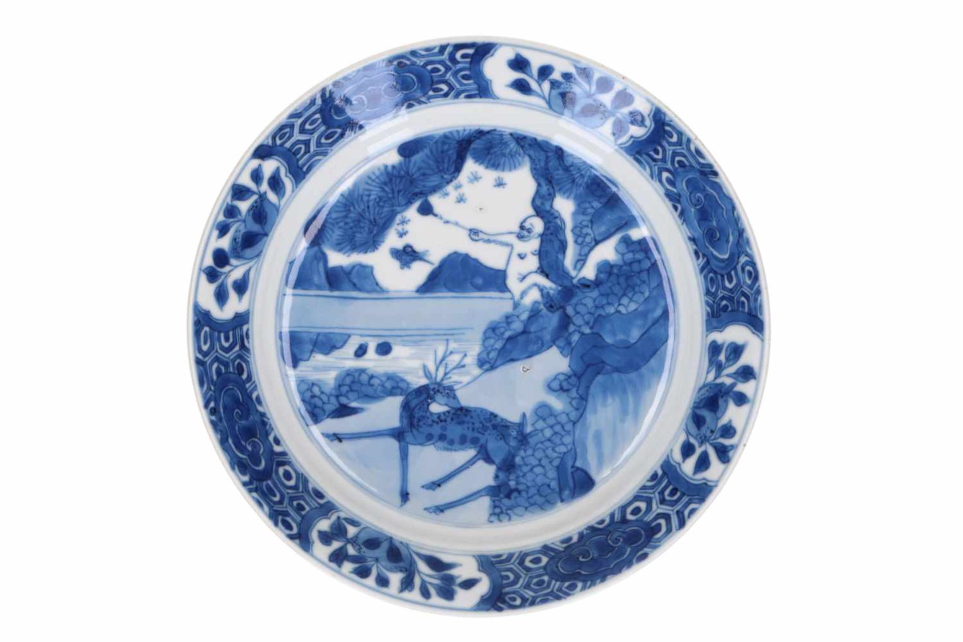 Lot of two blue and white porcelain saucers, decorated with a monkey and a deer. One marked with 6- - Bild 3 aus 6