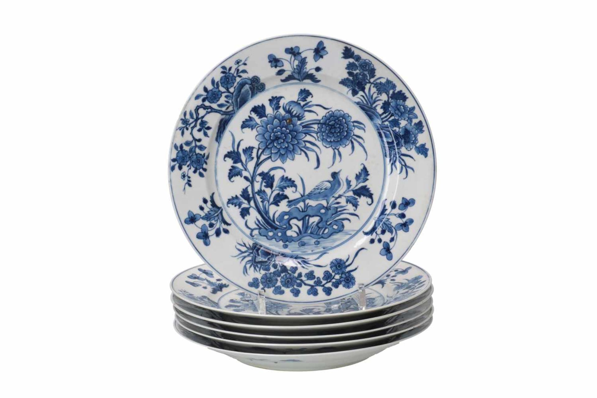 A set of eight blue and white porcelain dishes, decorated with a bird and flowers. Marked with 6- - Bild 2 aus 3