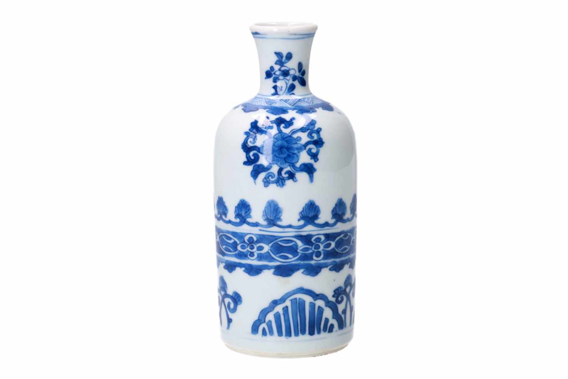 A blue and white porcelain vase, decorated with flowers and patterns. Unmarked. China, Kangxi.