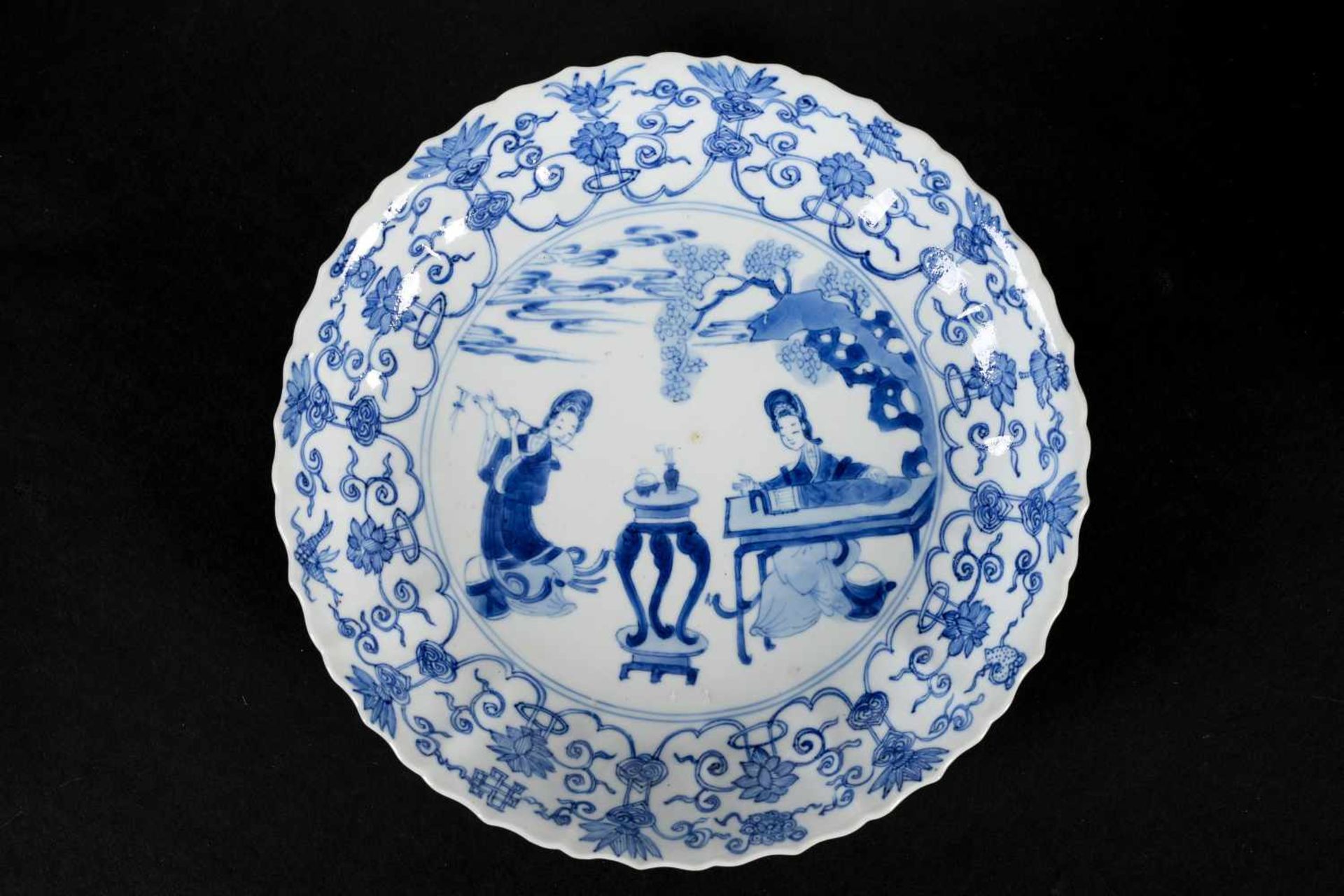 A lobed blue and white porcelain deep dish with scalloped rim, decorated with flowers and two long - Image 3 of 3