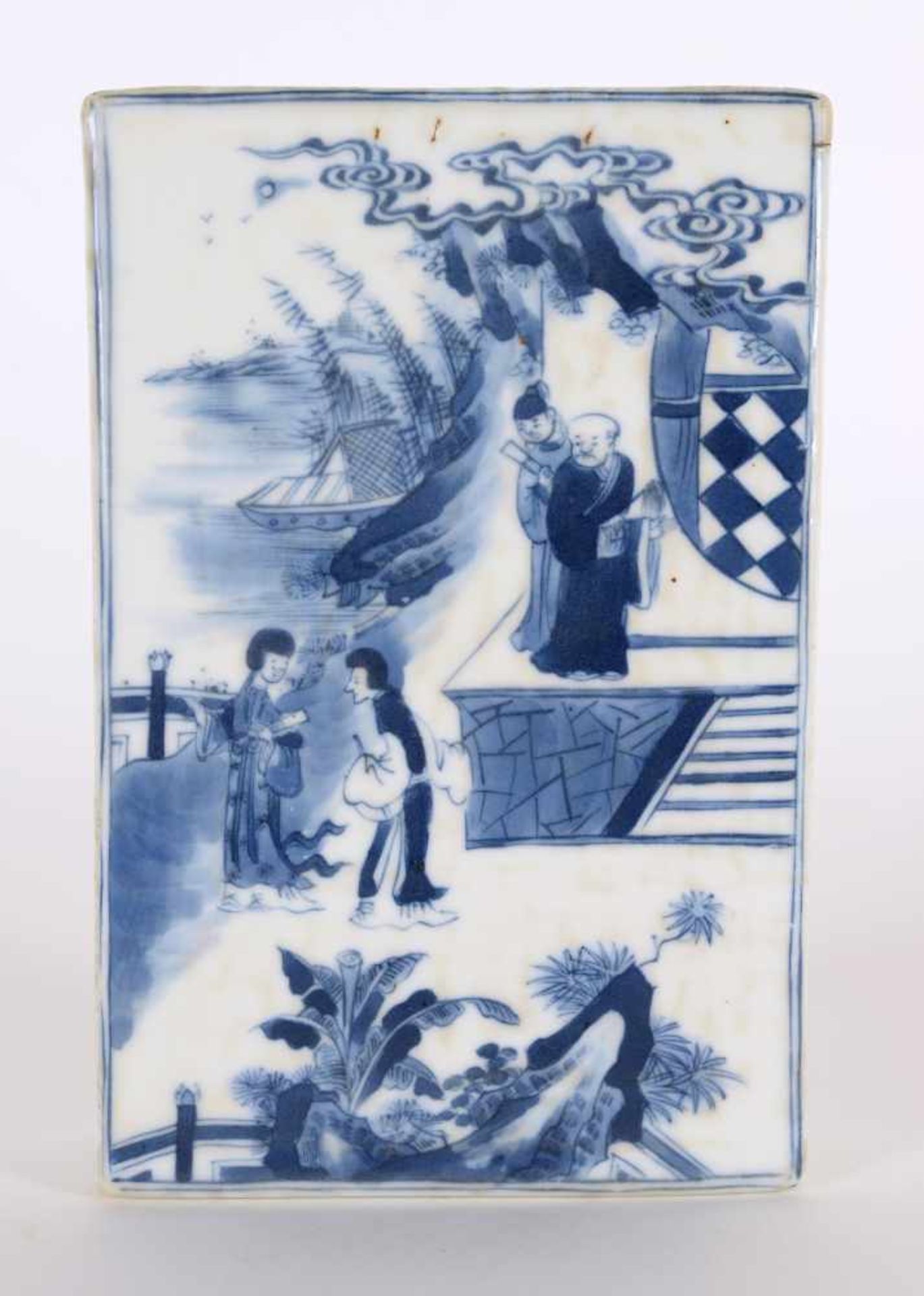 A blue and white porcelain book weight, decorated with a scene of the novel 'Romance of the - Bild 4 aus 6