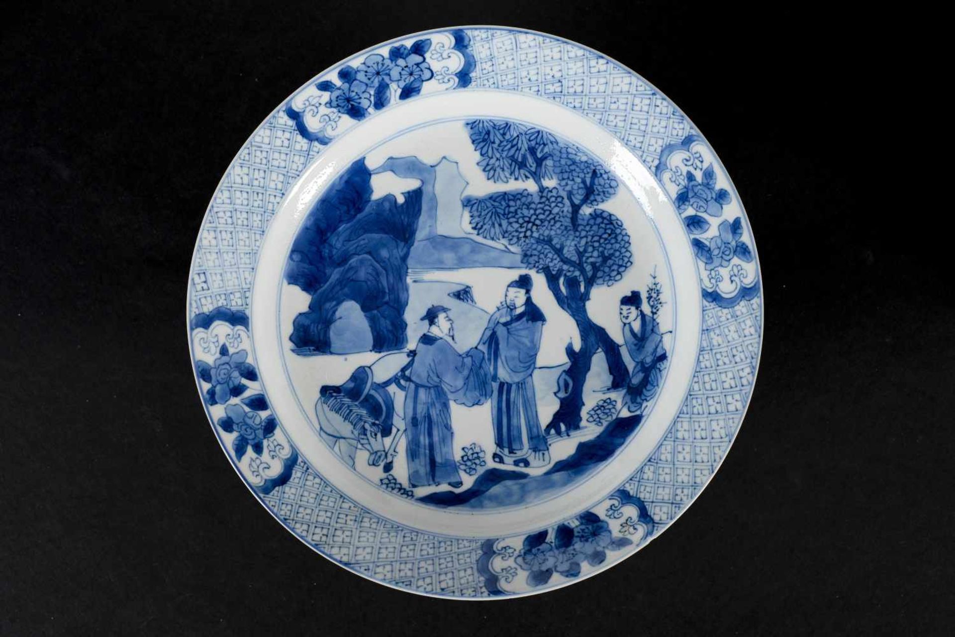 A set of three blue and white porcelain dishes, decorated with figures and a horse. Marked with 6- - Bild 9 aus 10