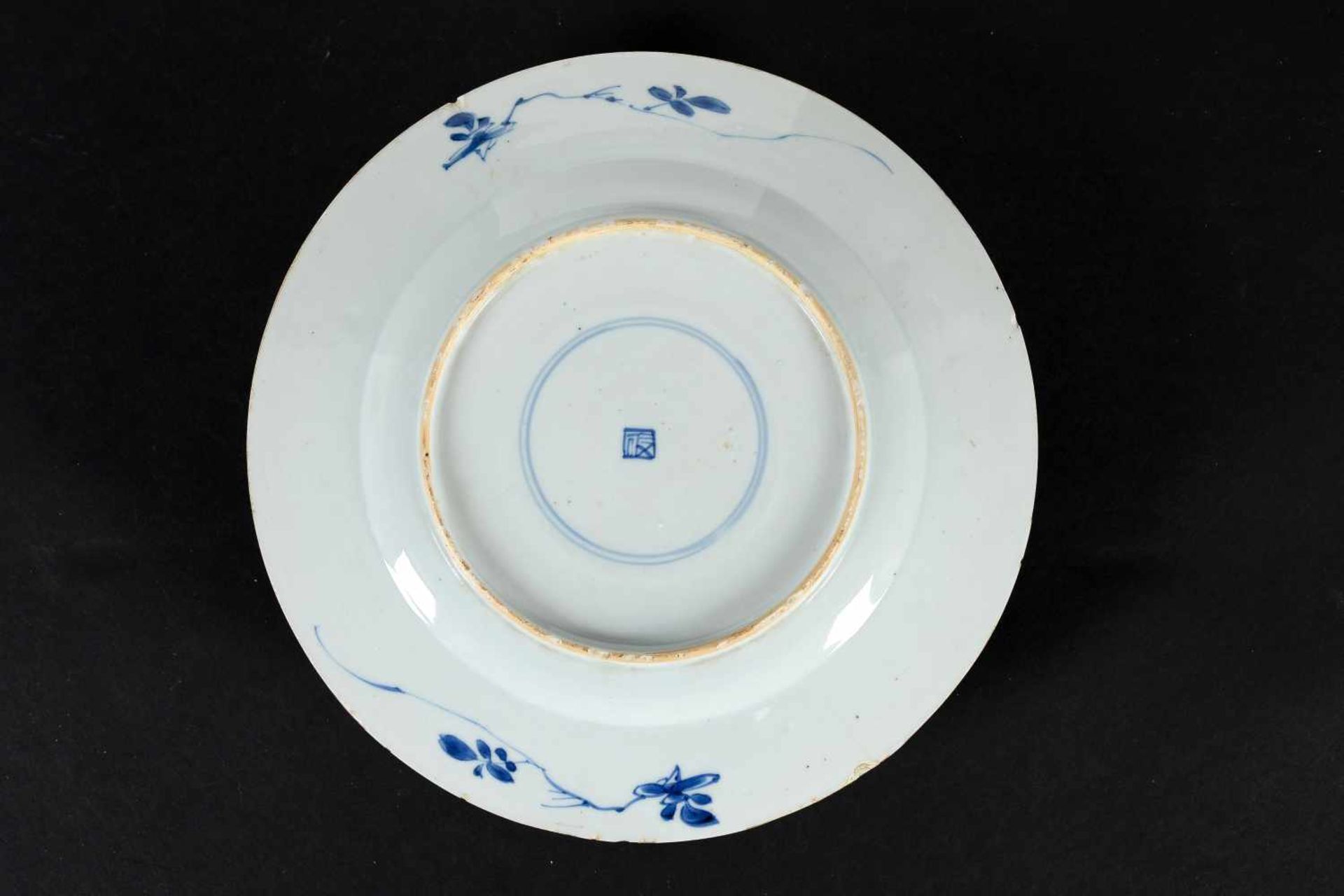 Lot of three blue and white porcelain dishes, 1) decorated with phoenixes and flowers. Unmarked. - Bild 6 aus 7