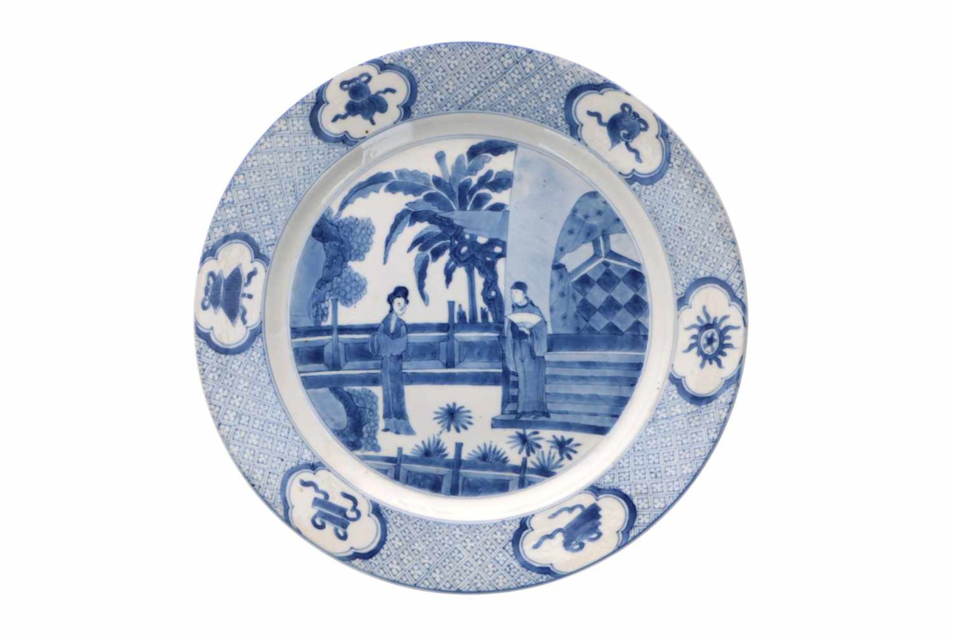 A pair of blue and white porcelain dishes, decorated with figures on a terrace and censers. Marked - Bild 2 aus 7