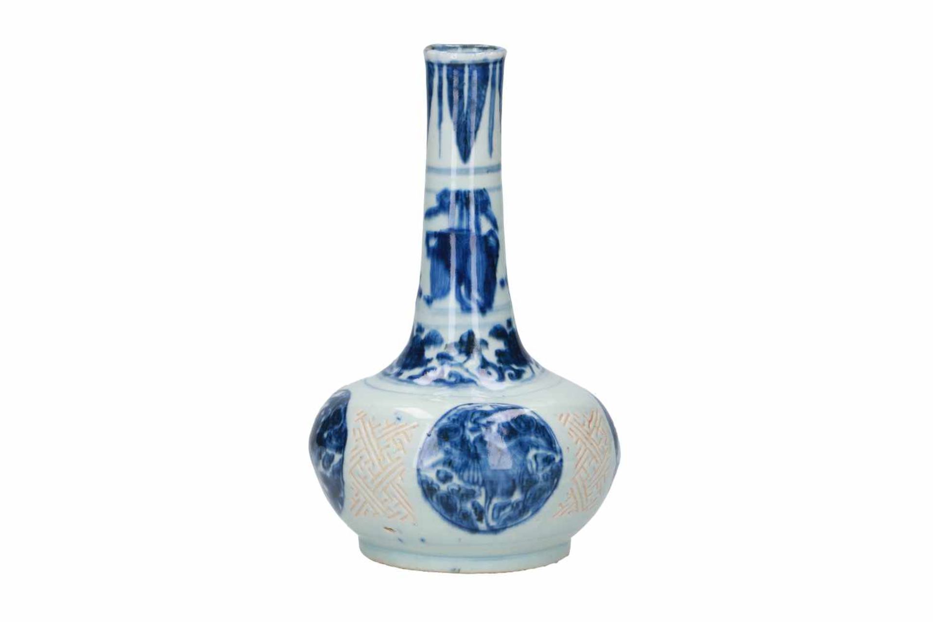 A blue and white porcelain vase, decorated with leaves, flowers and birds. Unmarked. China, Wanli. - Bild 3 aus 6