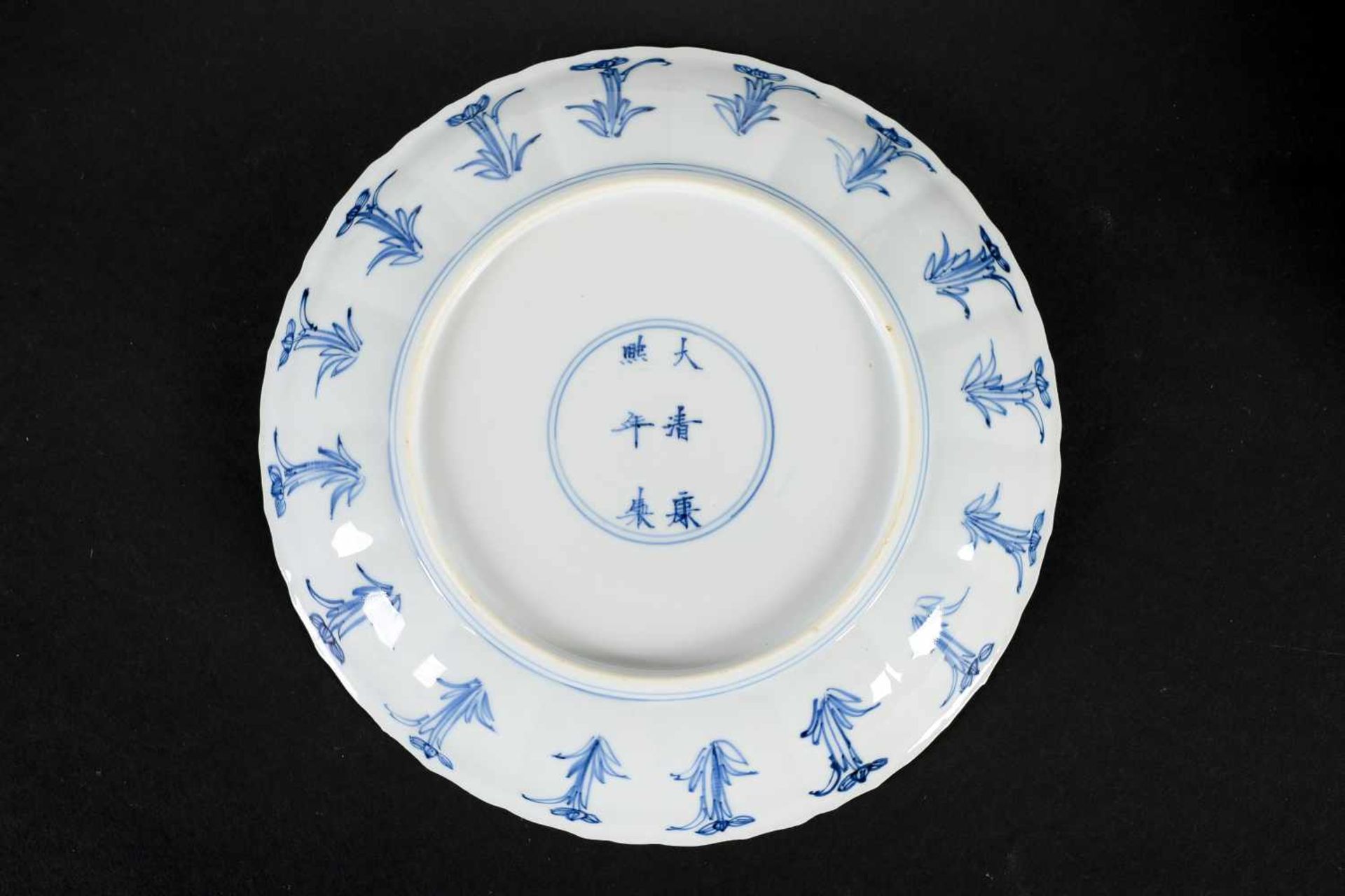 A lobed blue and white porcelain deep dish with scalloped rim, decorated with a dignitary and - Image 2 of 4