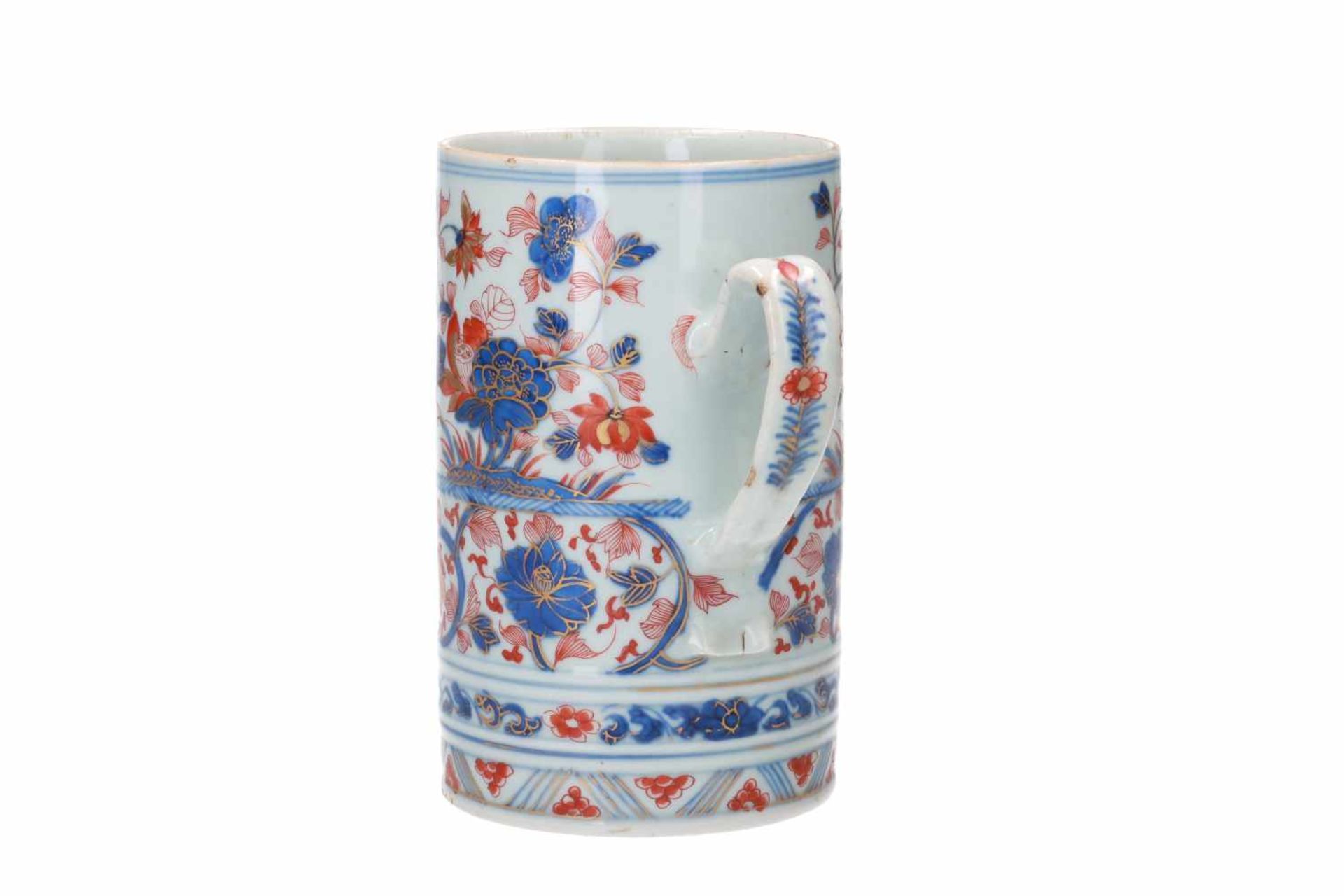 An Imari porcelain beer mug, decorated with flowers. Unmarked. China, Qianlong. - Bild 2 aus 8