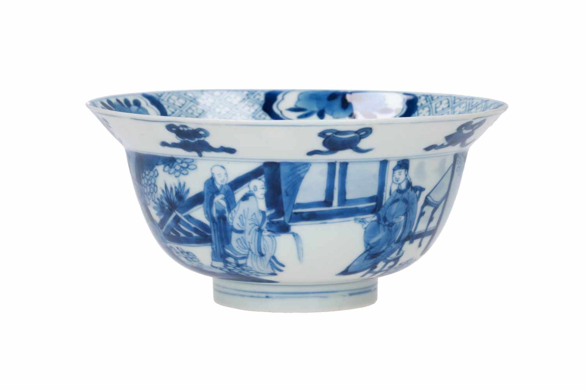 A pair of blue and white porcelain bowls, decorated with figures on a terrace, little boys and - Bild 4 aus 20