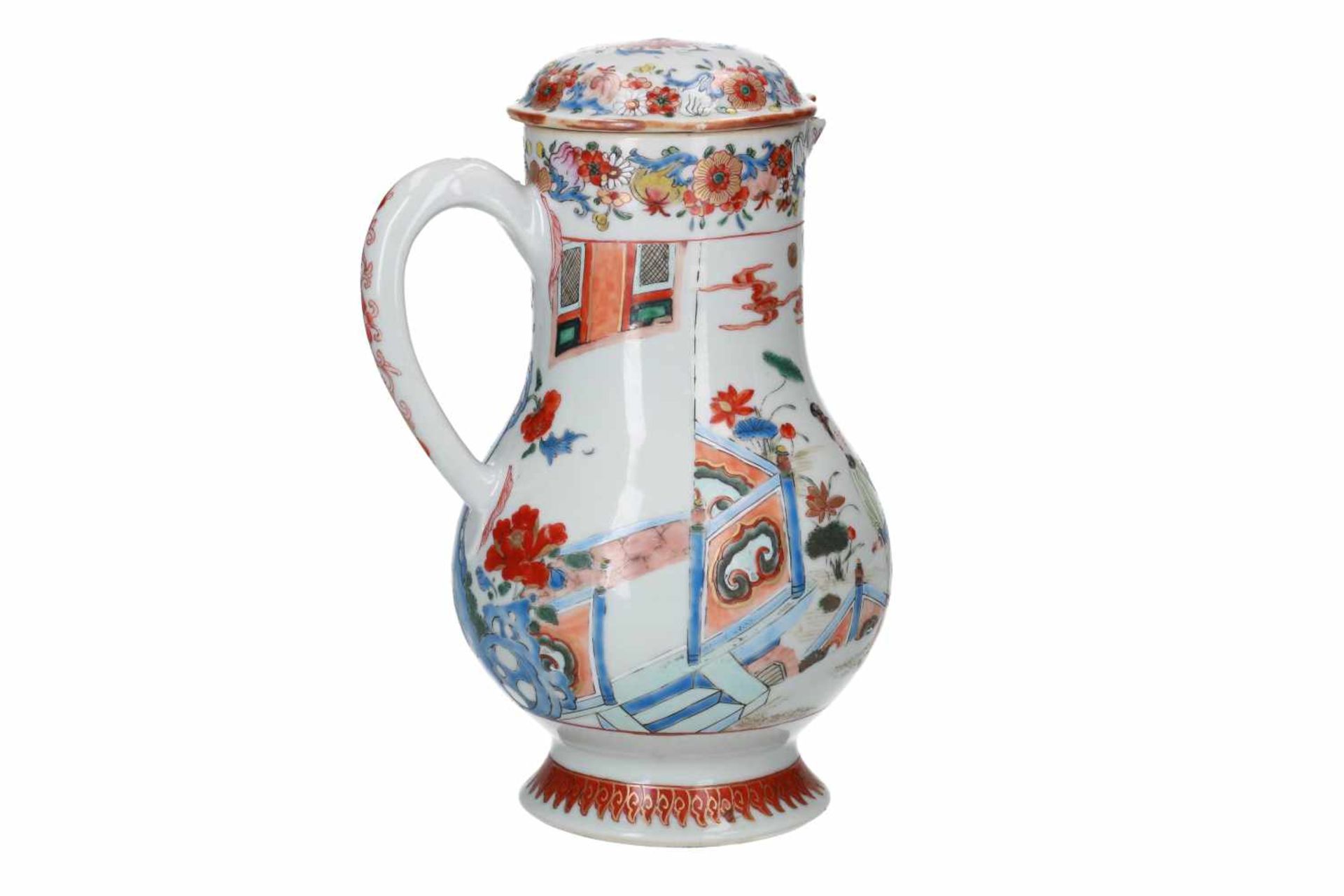 A polychrome porcelain jug, decorated with flowers and scenes with figures. Unmarked. China, Kangxi. - Bild 2 aus 8