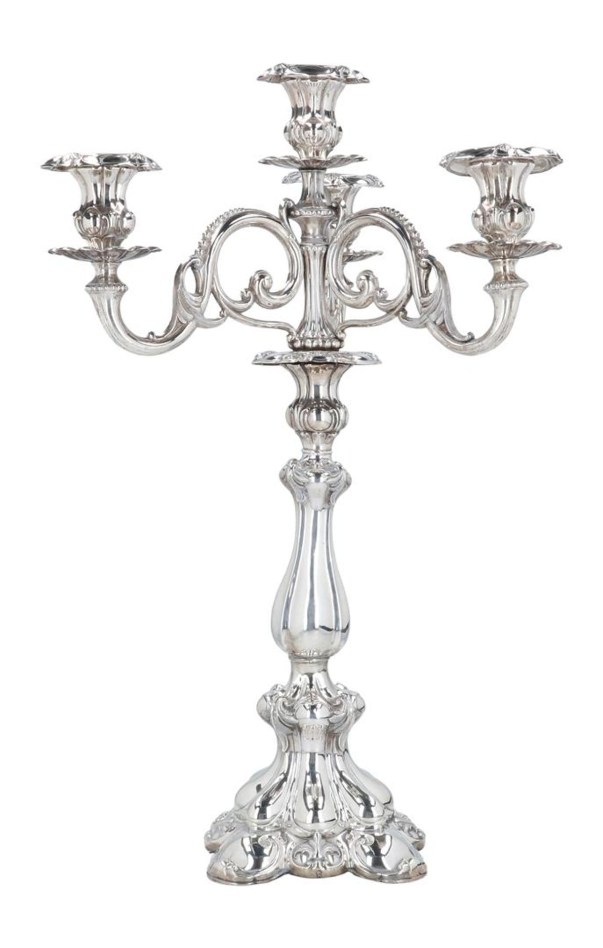 A pair of second grade silver three-armed candelabra, with partly fantasy marks. Holland, 1917. Tota - Bild 2 aus 4
