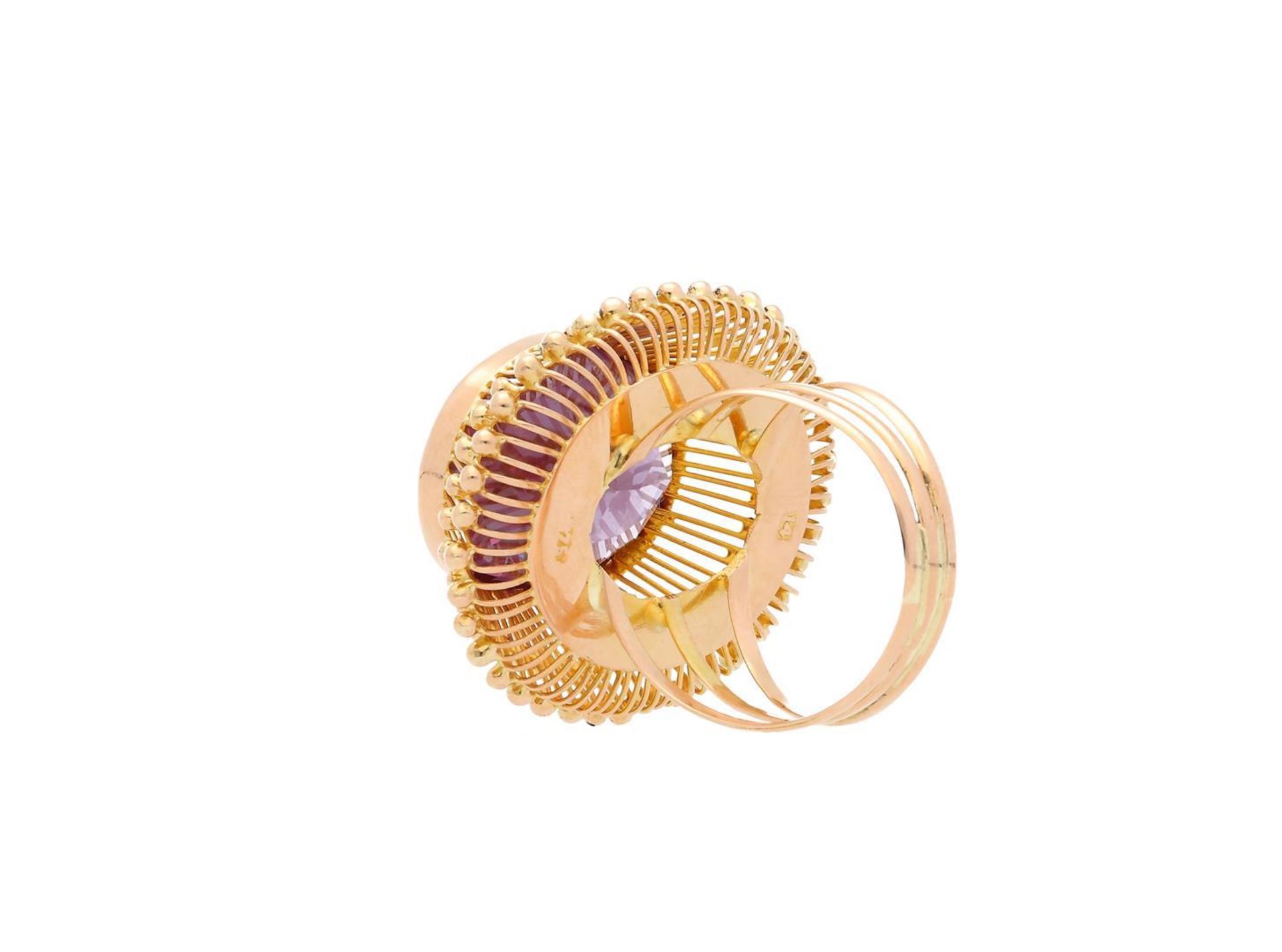 A 14-kt golden filigrain cocktail ring, set with an oval-cut amethyst. Size 57 and 8-1/4. Total weig - Image 3 of 3