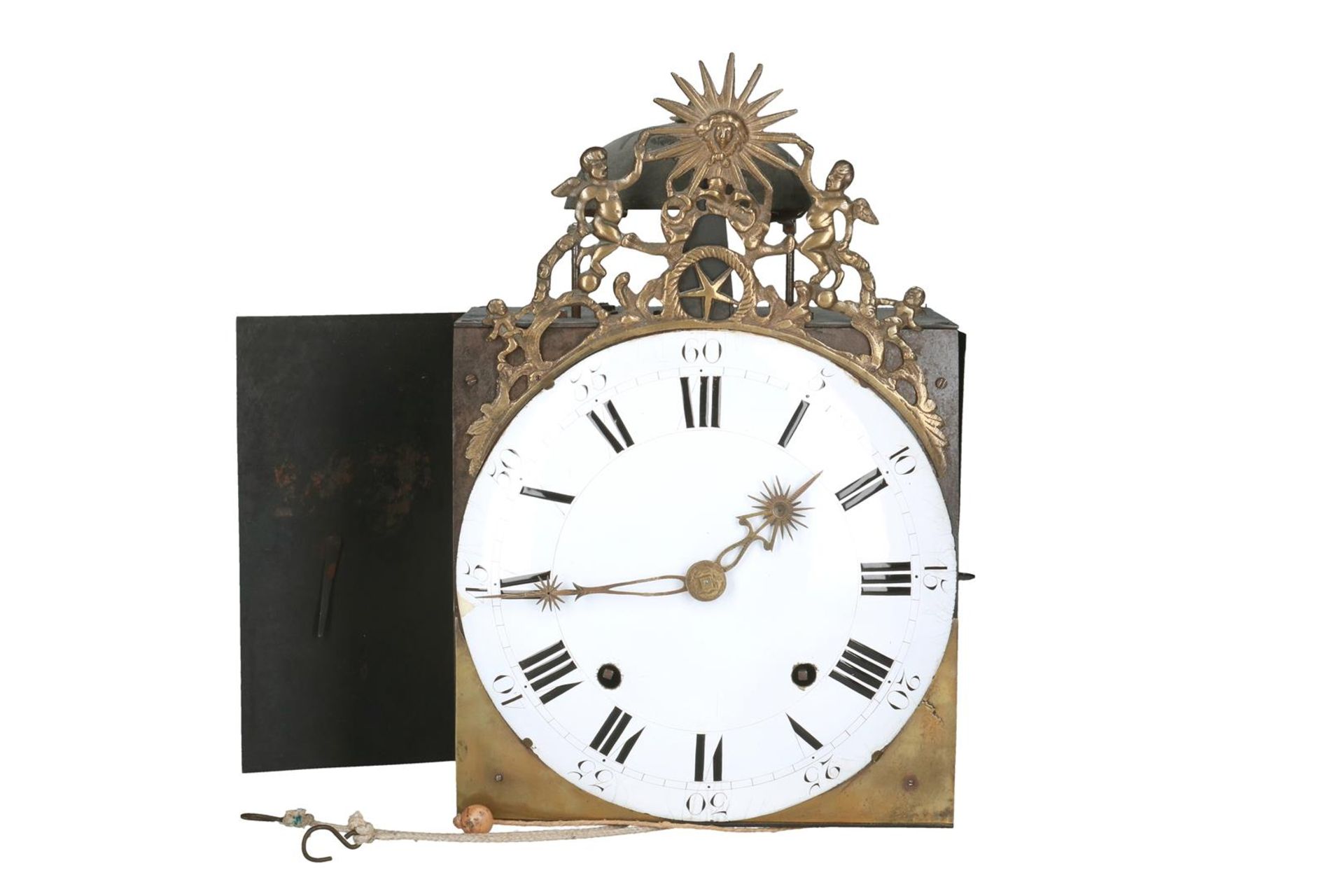 A comtoise clock, ormolu crest with two putti holding a masqueron 'Roi soleil'. France, 18th centur - Bild 2 aus 5