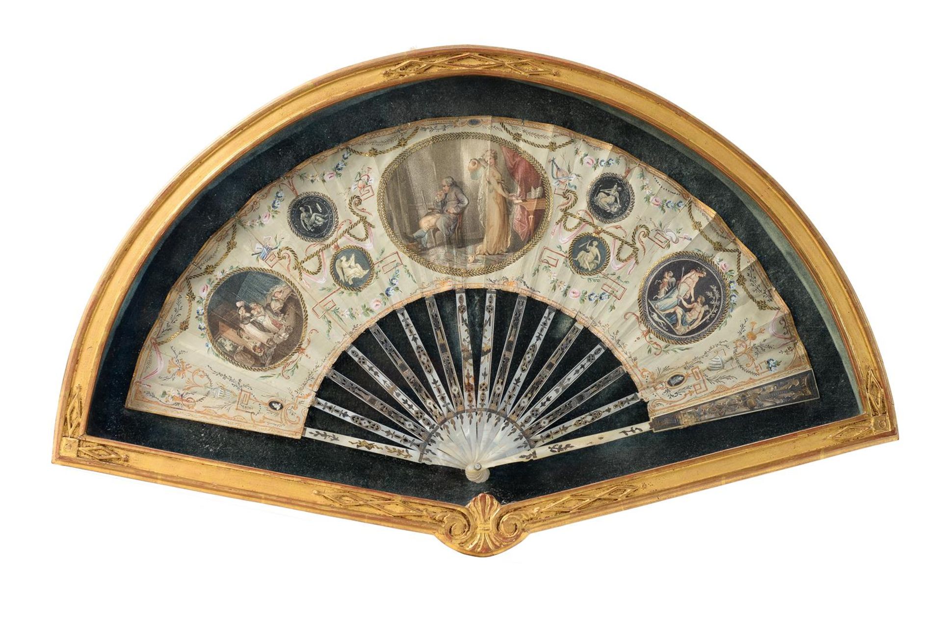A silk with mother of pearl fan, in wooden case. France, Louis XVI, around 1790.