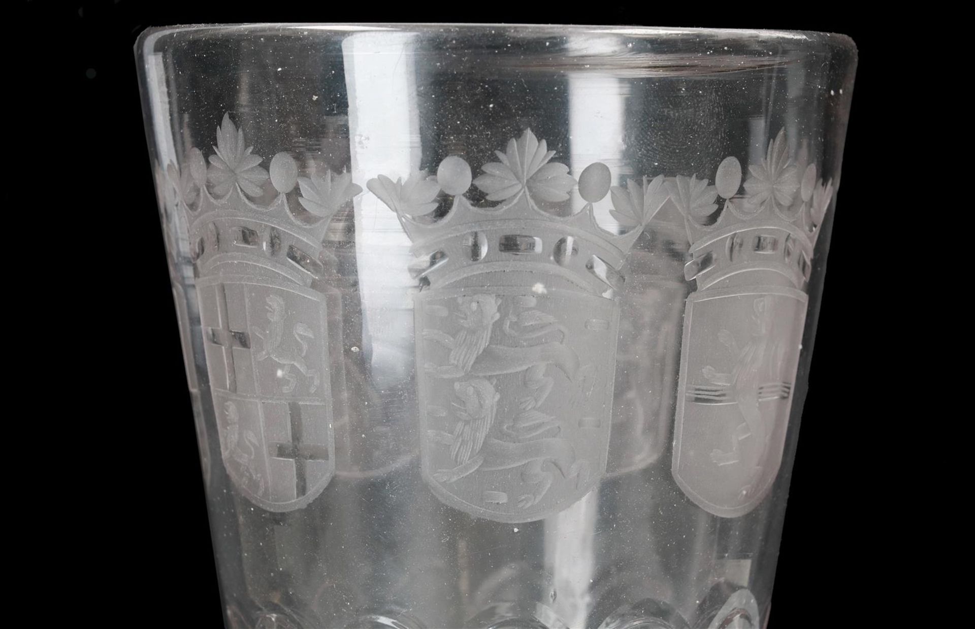 A glass goblet with heraldry of the Seven Provinces. Holland, 18th century. - Bild 12 aus 13