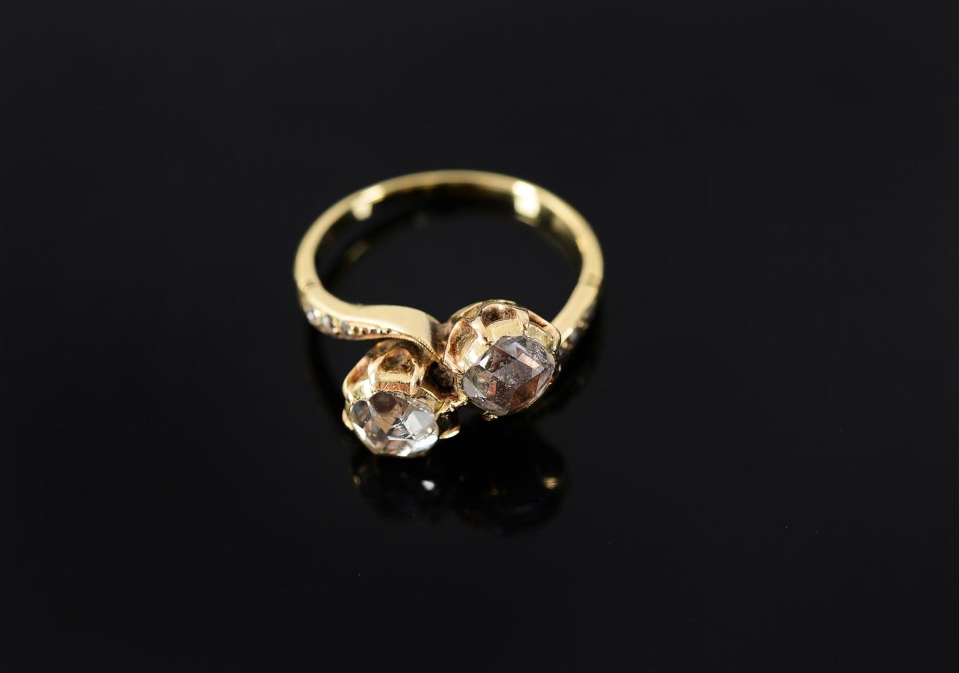 A 14-kt golden ring with two rose cut diamonds and six small rose cut entourage diamonds. Size 51 an - Bild 5 aus 5