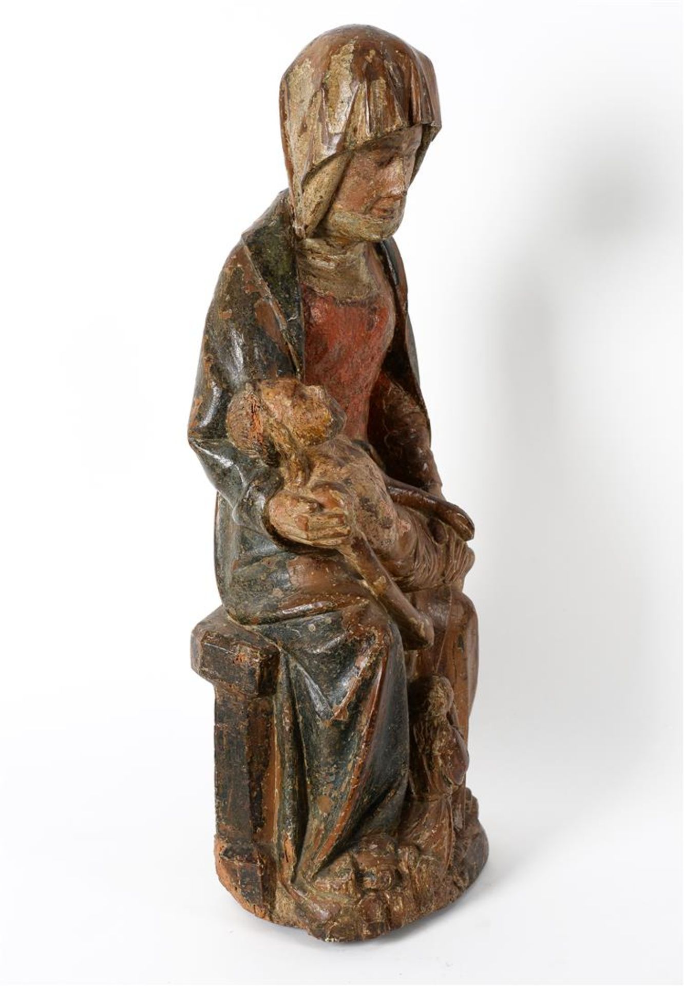 An oak sculpture of a pietà, with remains of polychromy. South-Germany, 15th century. - Bild 3 aus 6