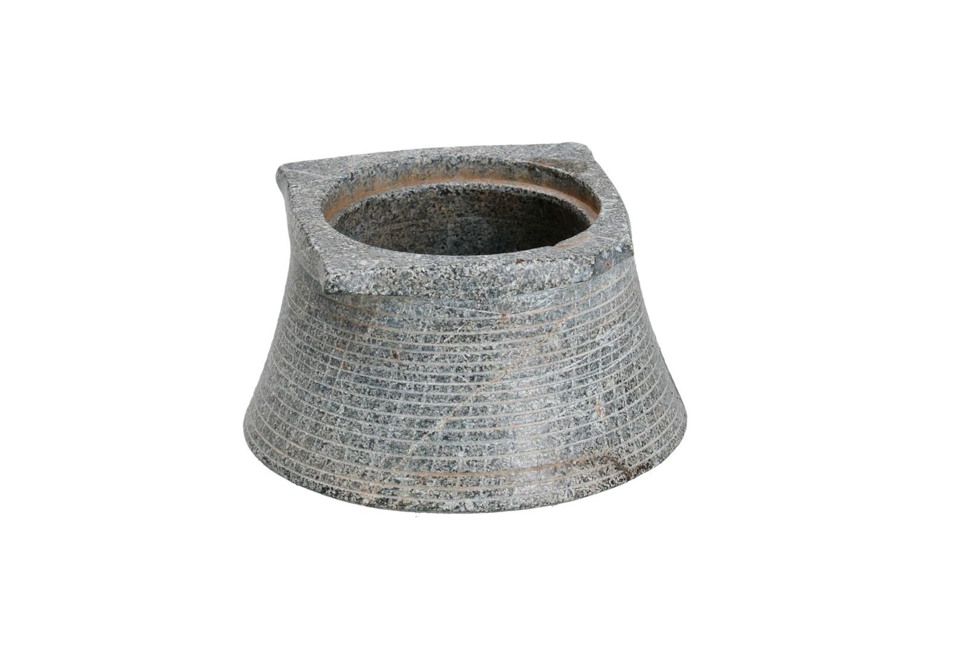 A Bactrian stone vessel. Approx. 2000 B.C. Provenance: De Backker Fine Art. Gabriëlse Collection, M - Image 2 of 4