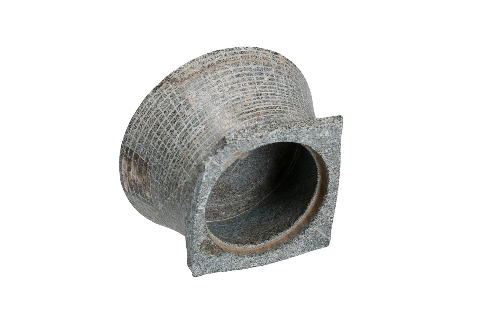 A Bactrian stone vessel. Approx. 2000 B.C. Provenance: De Backker Fine Art. Gabriëlse Collection, M - Image 4 of 4