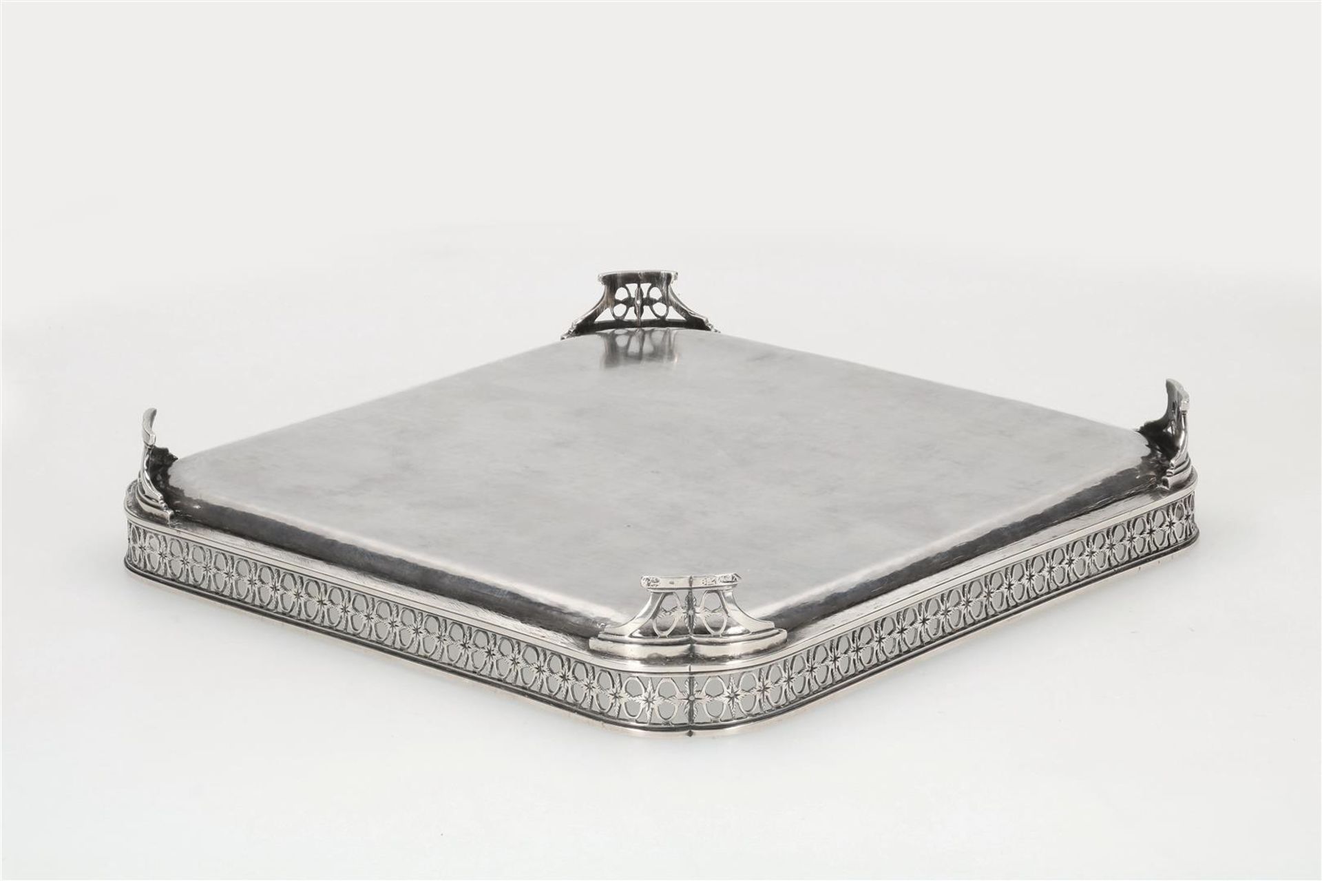 A square first grade silver cabaret with rounded corners. Adrianus J.J. van den Wetering. 's Hertoge - Image 2 of 5
