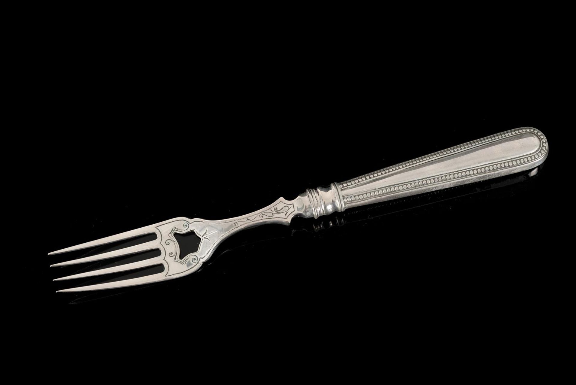 A set of twelve second grade silver fish forks and knives. Van Kempen, Voorschoten, 1891. Total weig - Bild 3 aus 7
