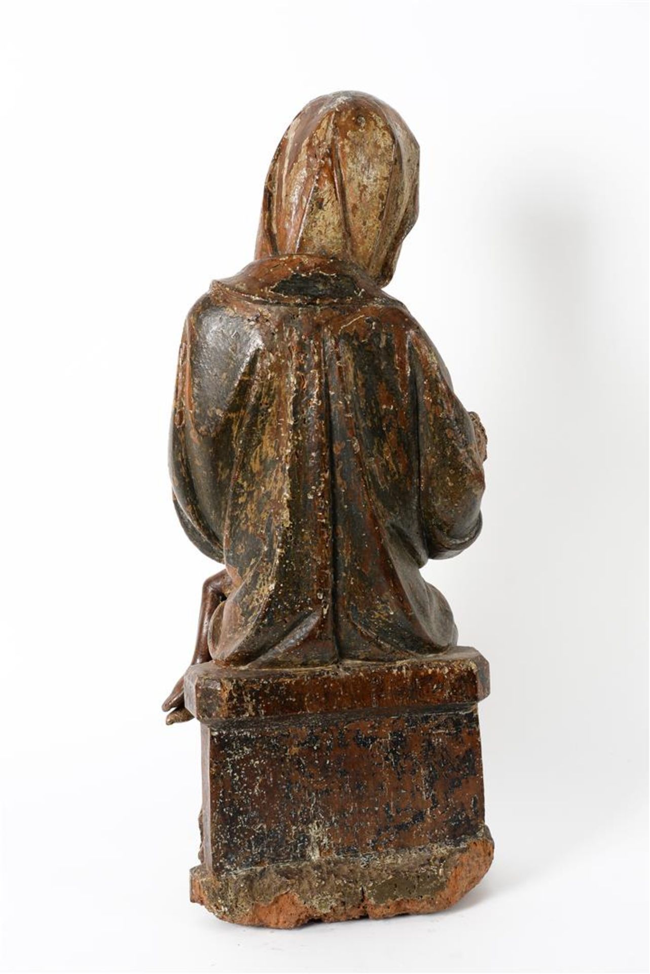 An oak sculpture of a pietà, with remains of polychromy. South-Germany, 15th century. - Bild 5 aus 6