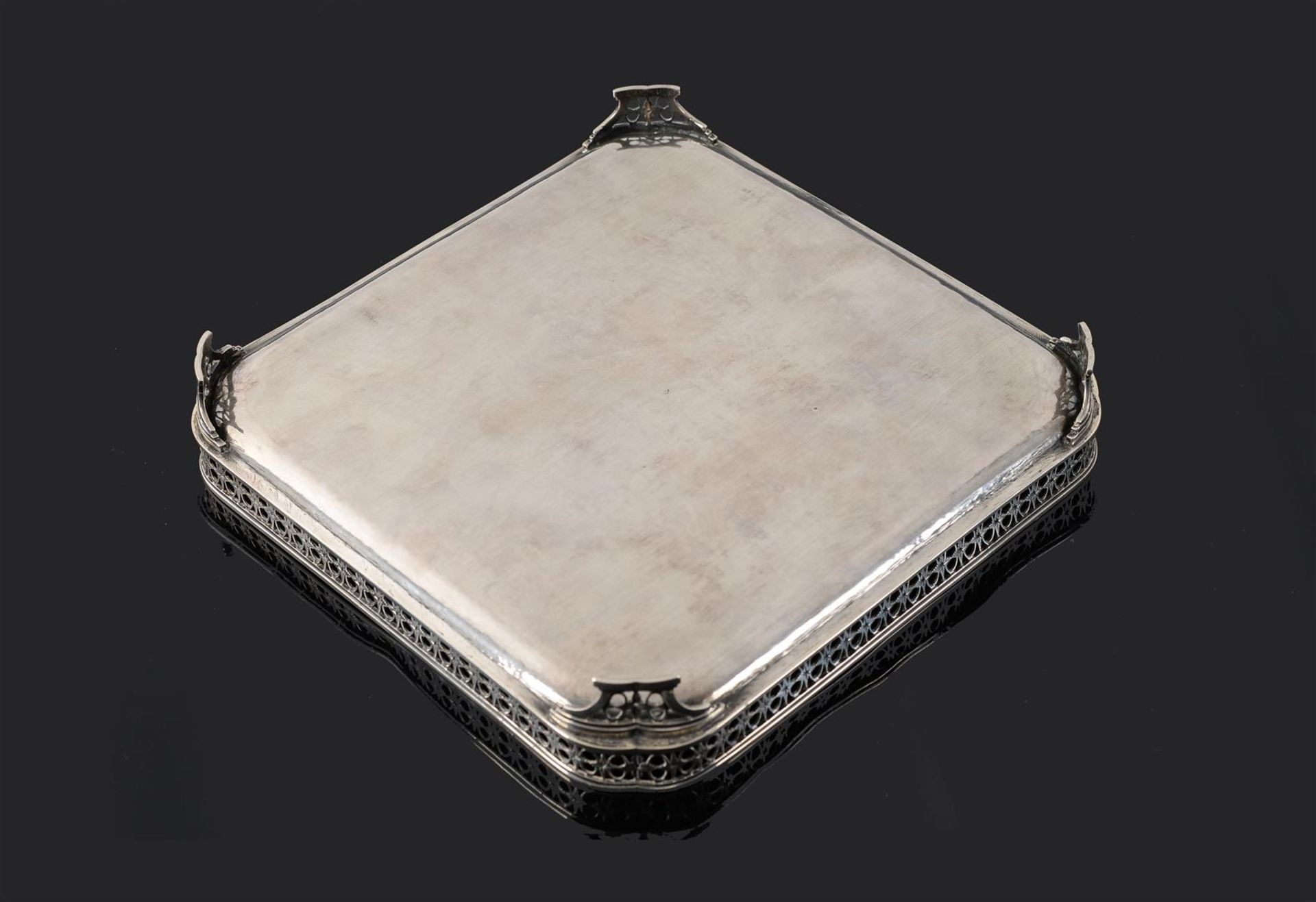 A square first grade silver cabaret with rounded corners. Adrianus J.J. van den Wetering. 's Hertoge - Image 4 of 5