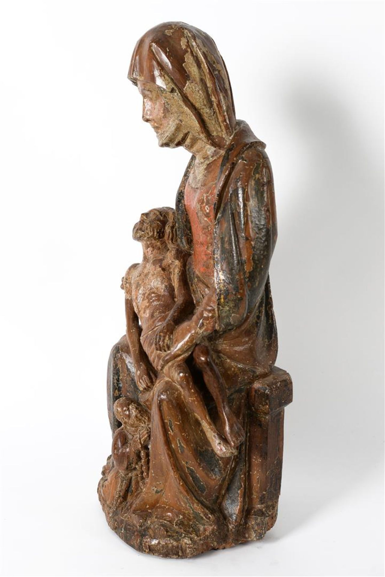 An oak sculpture of a pietà, with remains of polychromy. South-Germany, 15th century. - Bild 4 aus 6