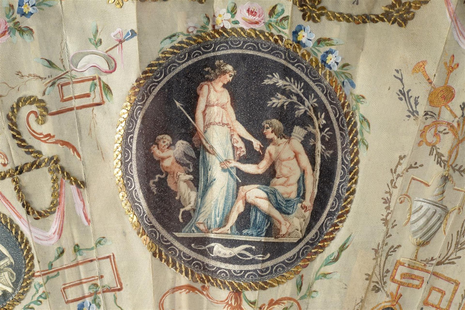 A silk with mother of pearl fan, in wooden case. France, Louis XVI, around 1790. - Bild 5 aus 5