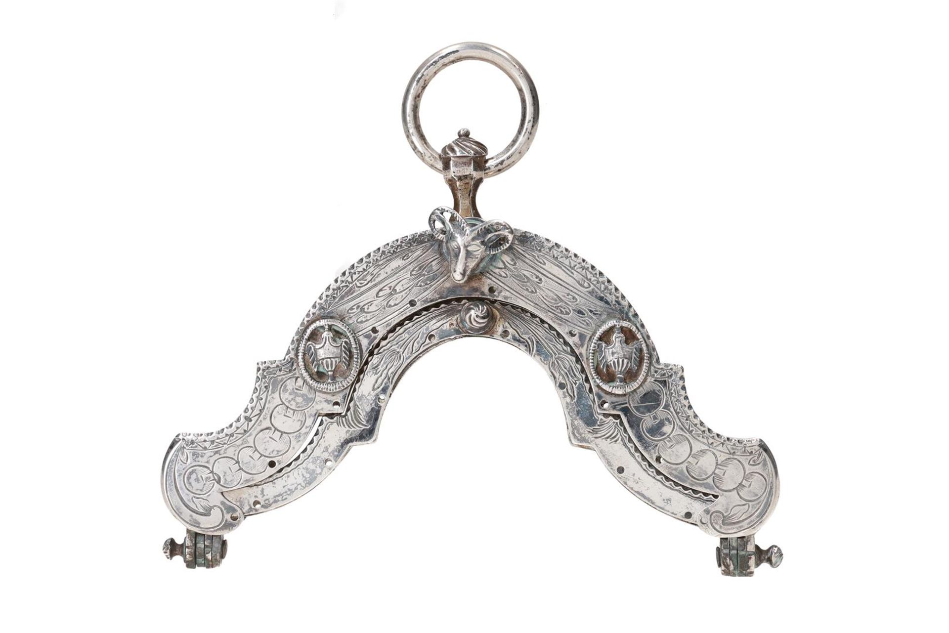 A silver bag handle. The ring is mounted on a twisted shell shape. Louis XVI. Jan Oranje. Middelburg