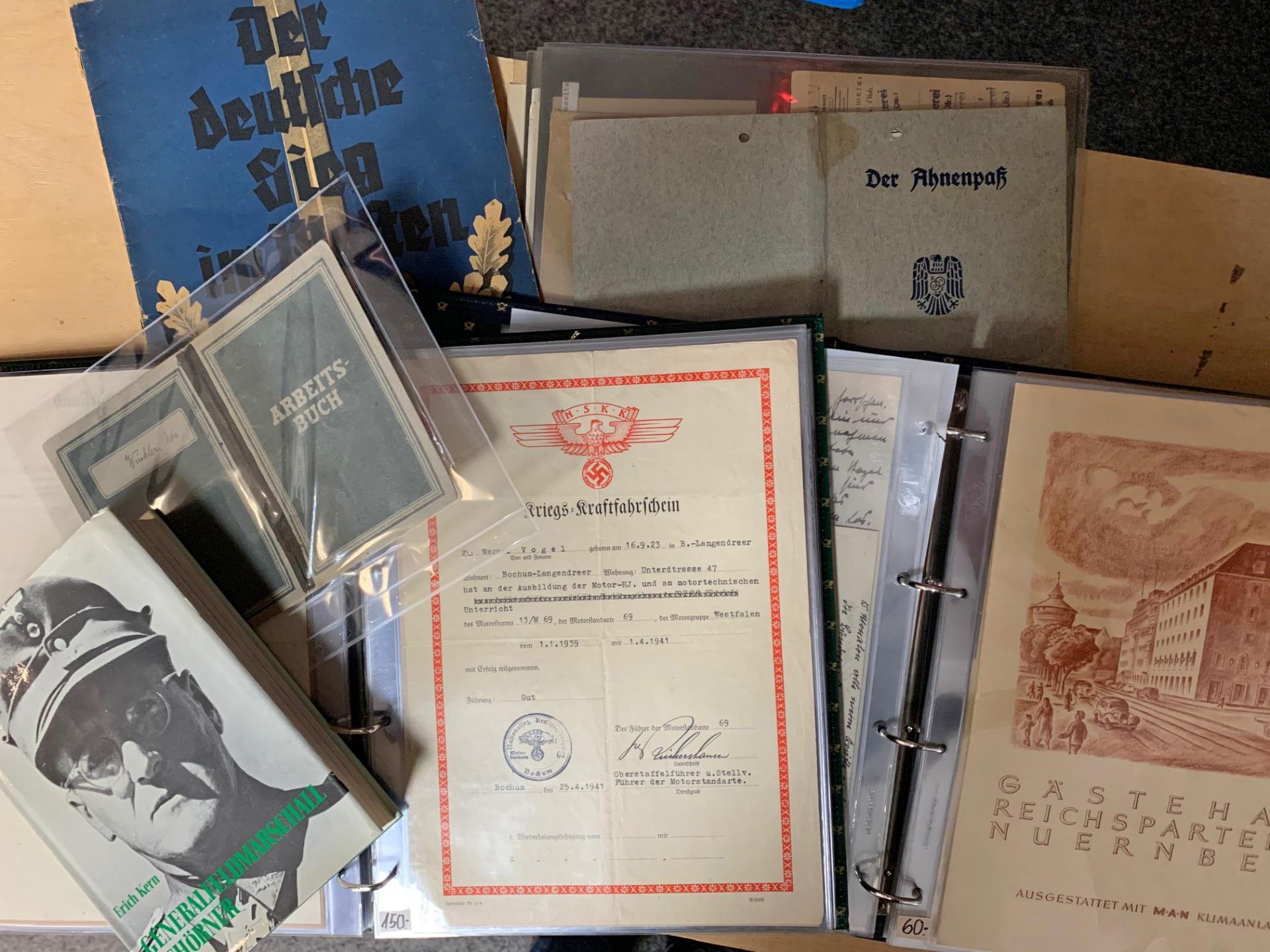 Militaer,WK II,sonstigeWK II WUKI große Schachtel mit diversen Dokumenten, Büchern und Fotos u.a.