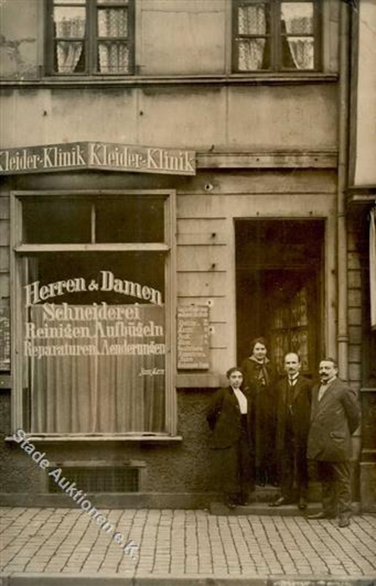 FRANKFURT (6000) - Foto-Ak: Kleider-Klinik Schneiderei Hans Merz - Altegasse 30, 1917 I-II (Ecke