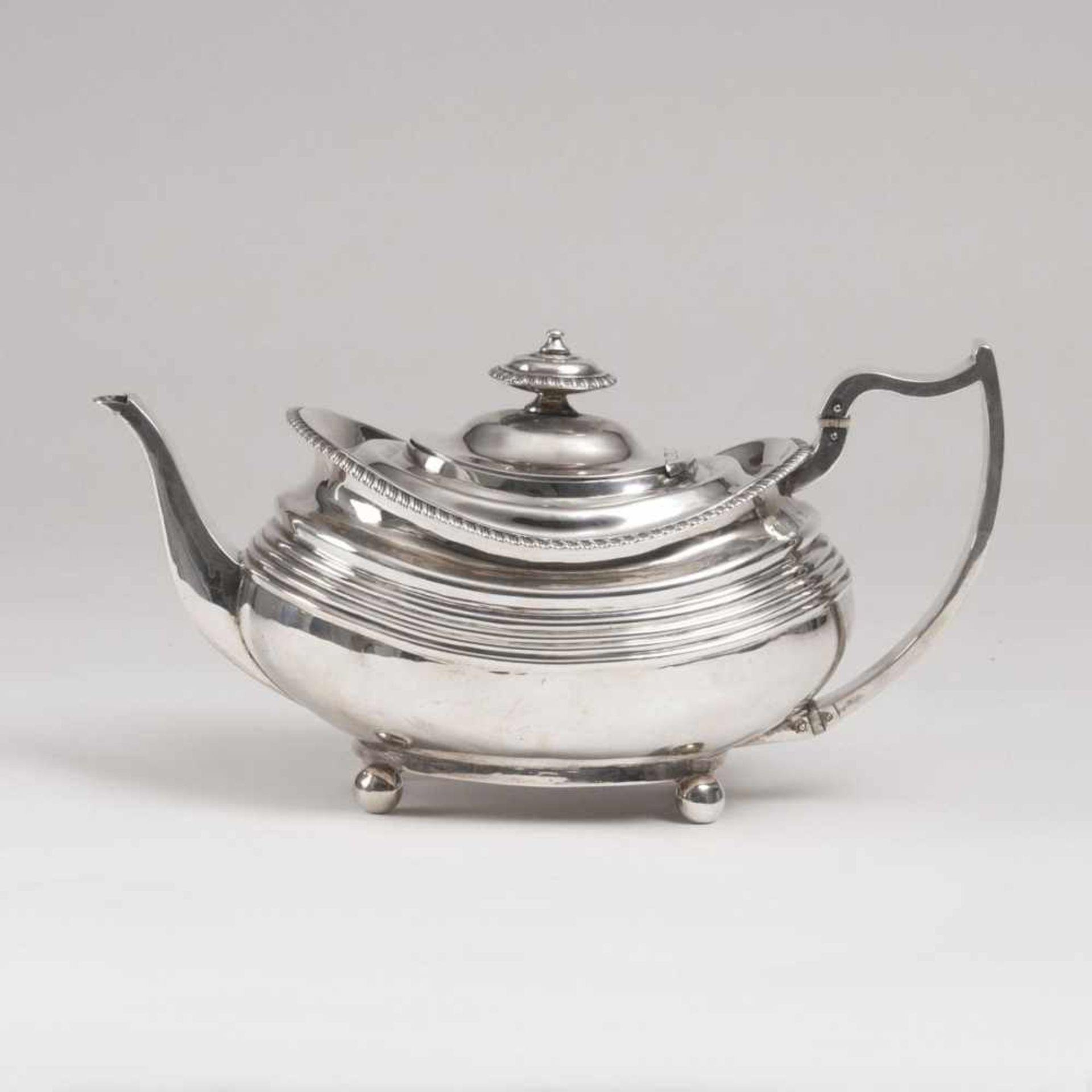 Hougham, Solomonreg. 1793 & 1812A George III. TeapotLondon, 1815-16. Silver, marked. Assaymark,