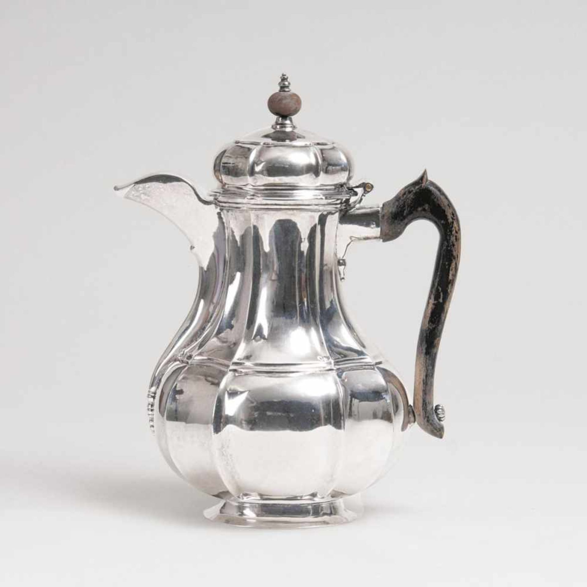 Lamoureux, Johann AbrahamsonMaker, 1719 - 1744A rare Baroque CoffeepotRiga, around 1740. Silver,